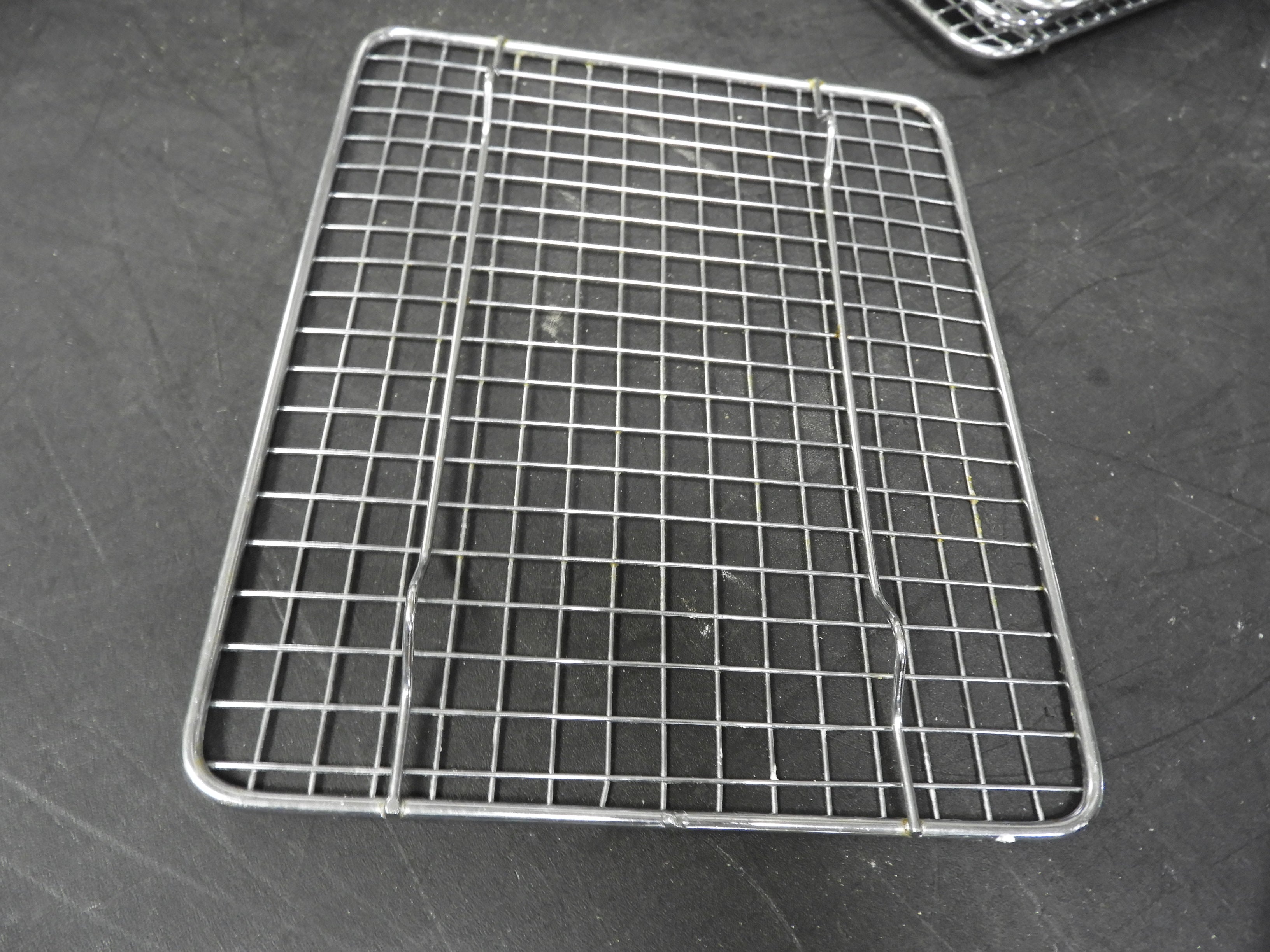 Used Winco PGW-810 8" x 10" Half-Size Footed Chrome Plated Steel Wire Cooling Rack / Pan Grate C IP