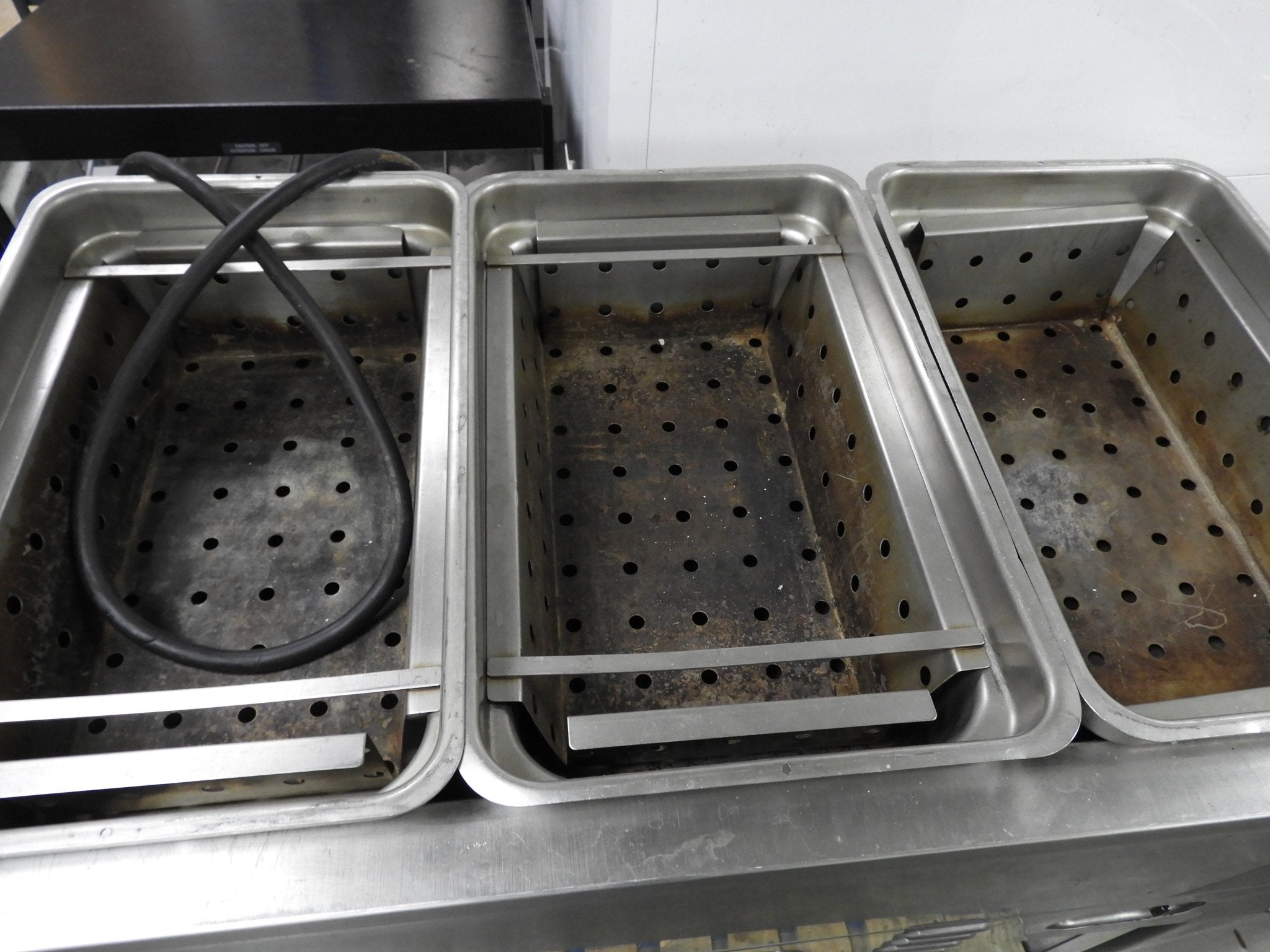 Used Crown Verity - High Capacity Hot Dog Steamer with Bun warmer - 240V - Falcon Restaurant Supply - 3