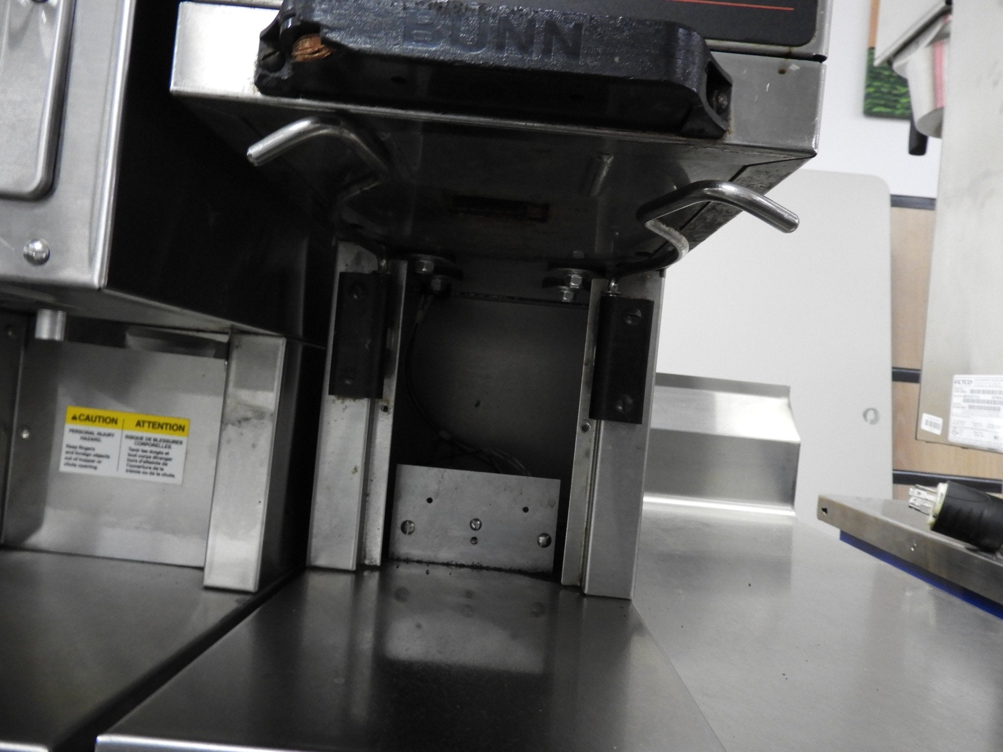 Used Bunn G9 - 2T DBC Coffee Grinder, 2 Hoppers, Stainless 120V - Falcon Restaurant Supply - 2