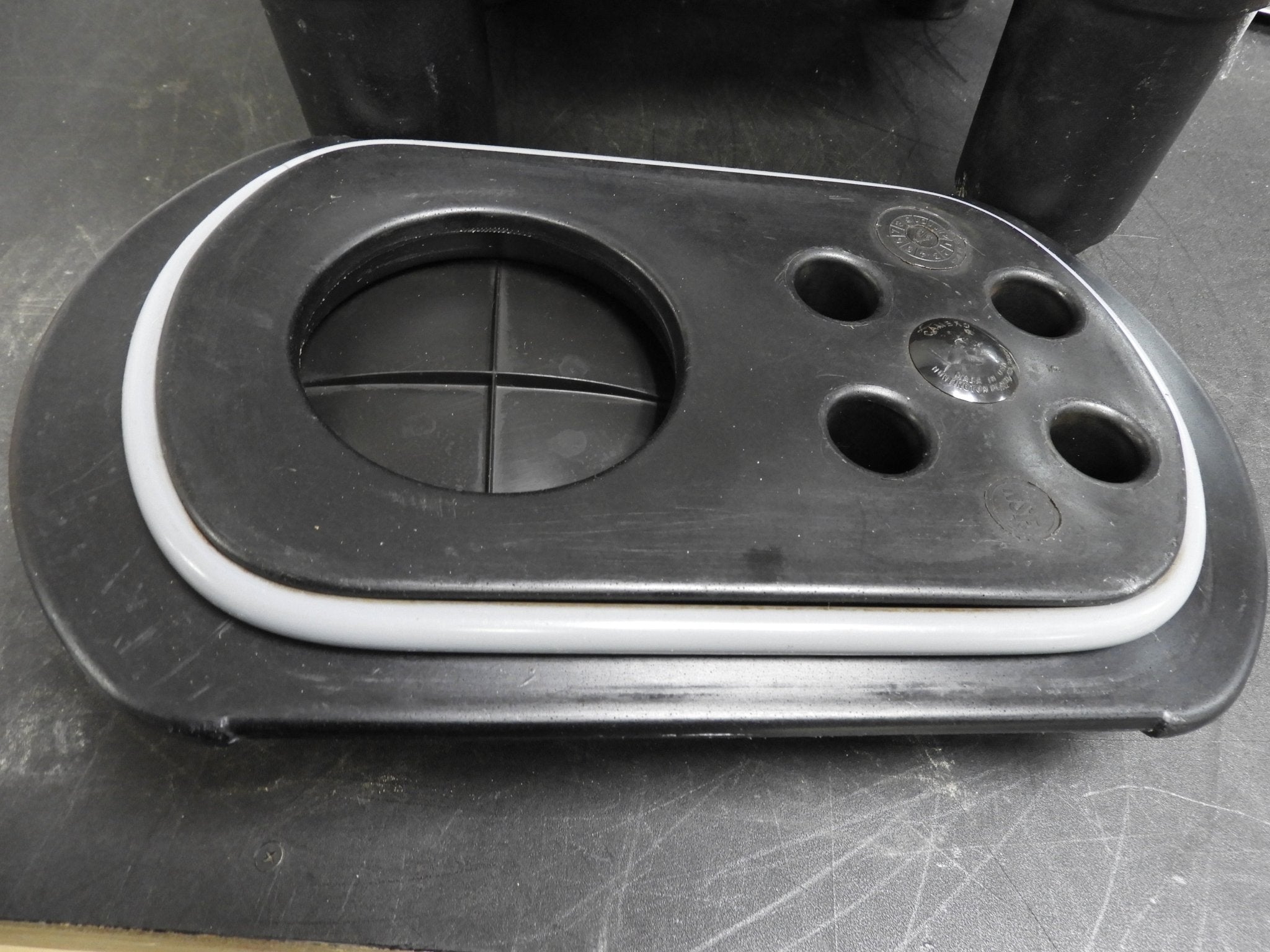 Used Cambro CSR3110 Camserver® 3 Gallon Black Insulated Beverage Dispenser - Falcon Restaurant Supply - 8