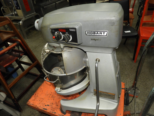 Used Hobart Legacy HL200 20 Qt. Planetary Stand Mixer with Guard and Whisk Attachment 120V - JS