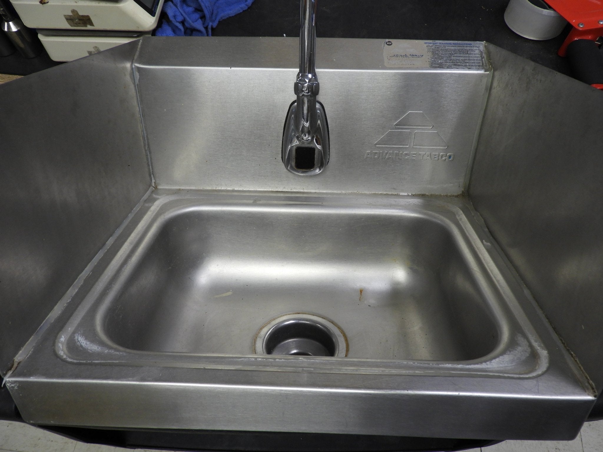 Used Advance Tabco 7 - PS - 51 Wall Mount Commercial Touchless Hand Sink w/ 14"L x 10"W x 5"D Bowl, Electronic Faucet - Falcon Restaurant Supply - 1