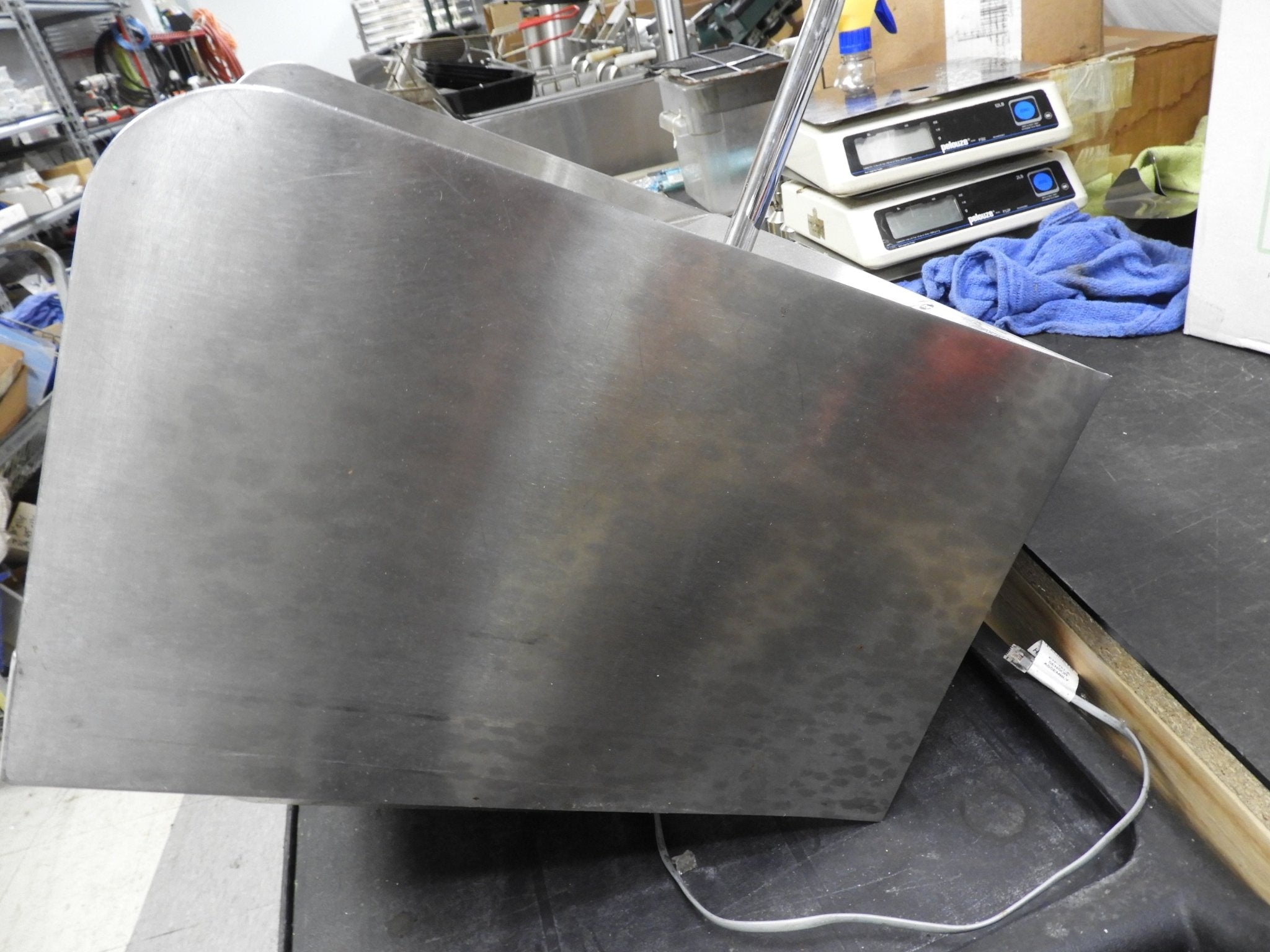 Used Advance Tabco 7 - PS - 51 Wall Mount Commercial Touchless Hand Sink w/ 14"L x 10"W x 5"D Bowl, Electronic Faucet - Falcon Restaurant Supply - 4