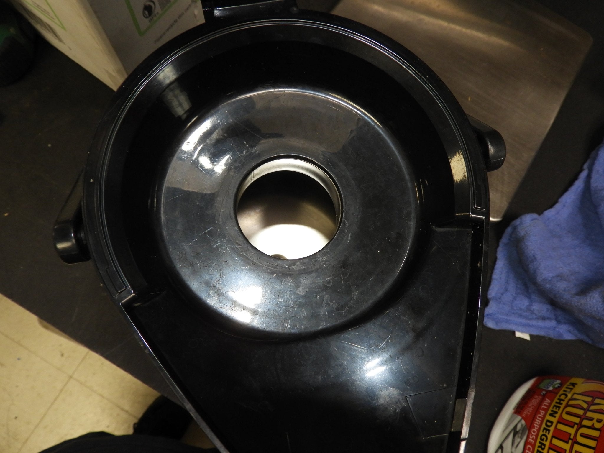 Used S3 4/5 Liter Lever Action Coffee Server Airpot, Stainless Steel Liner - Falcon Restaurant Supply - 5