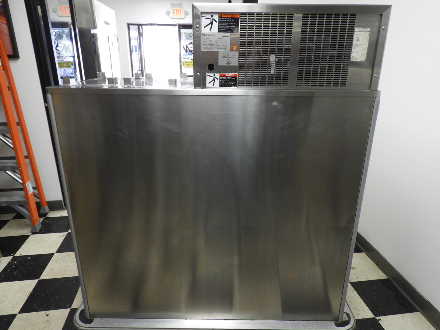 USECO Unitray 820 Heated and Cooled Food Holding Cabinet with Caster Wheels