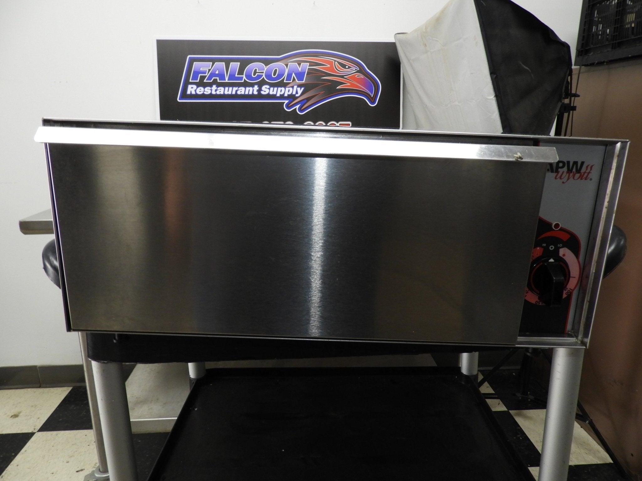 Used APW BW - 31 Humidified Hot Dog Bun Warmer with (72) Bun Capacity, 120v - Falcon Restaurant Supply - 1
