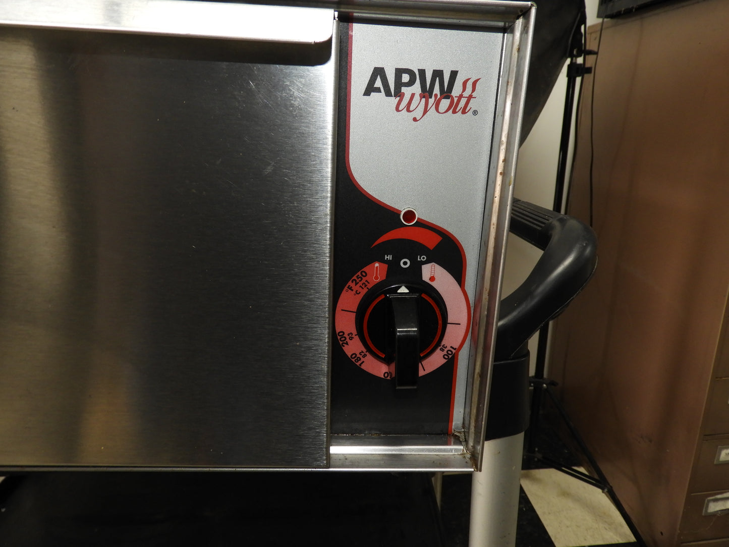 Used APW BW-31 Humidified Hot Dog Bun Warmer with (72) Bun Capacity, 120v