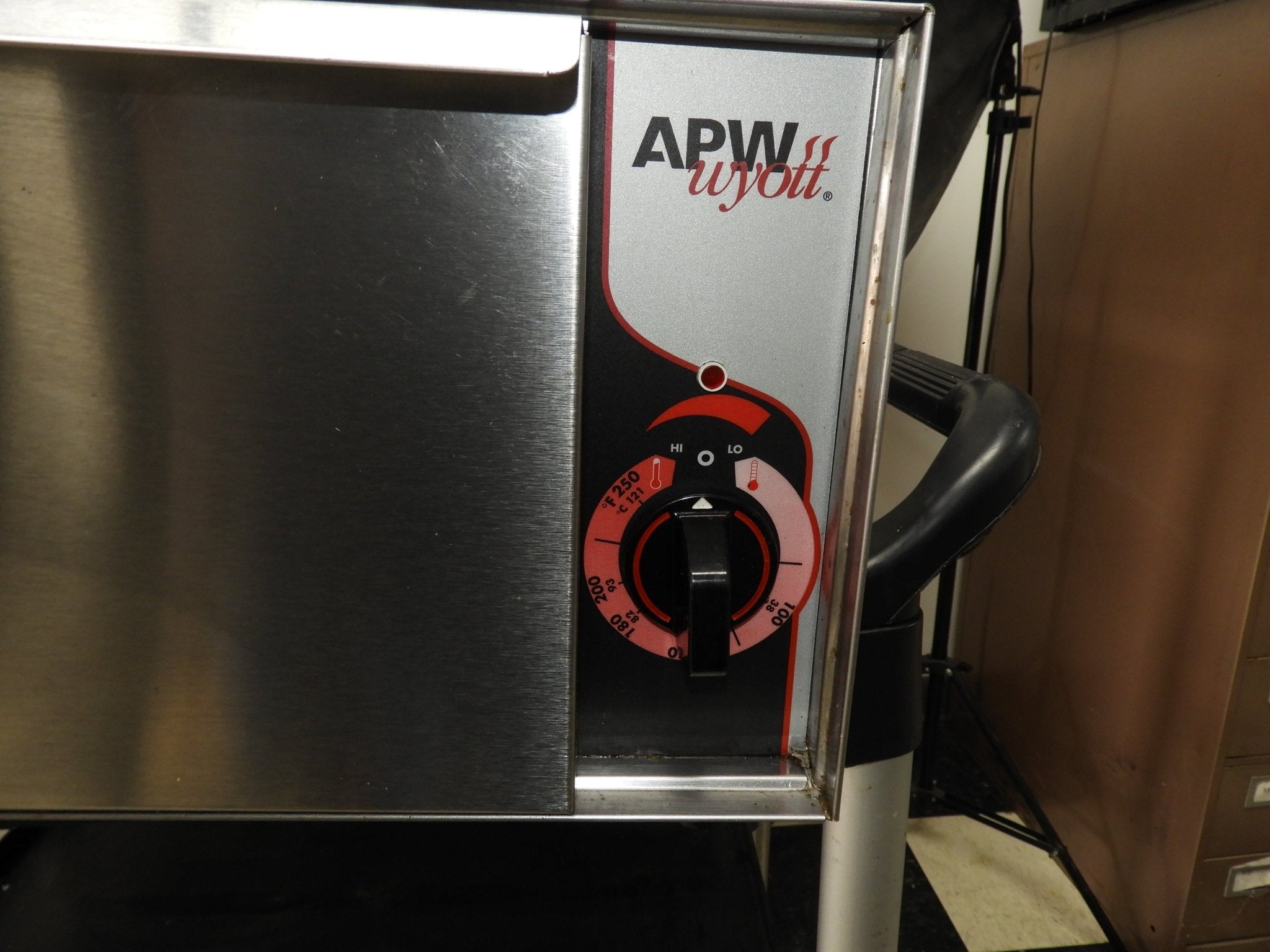 Used APW BW - 31 Humidified Hot Dog Bun Warmer with (72) Bun Capacity, 120v - Falcon Restaurant Supply - 3