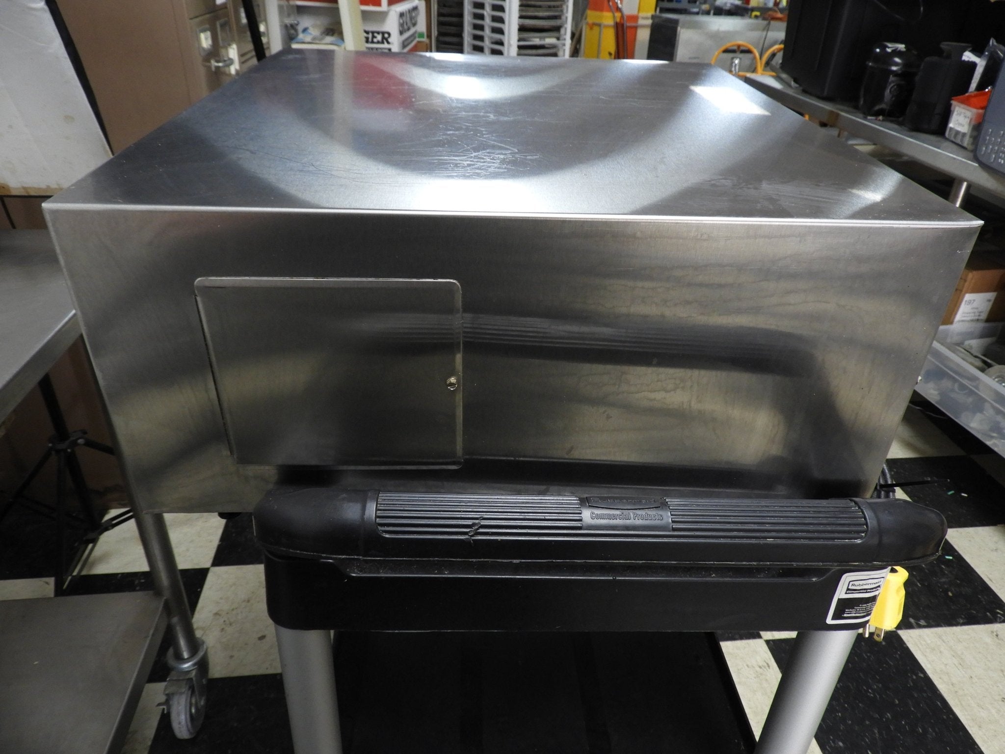 Used APW BW - 31 Humidified Hot Dog Bun Warmer with (72) Bun Capacity, 120v - Falcon Restaurant Supply - 9
