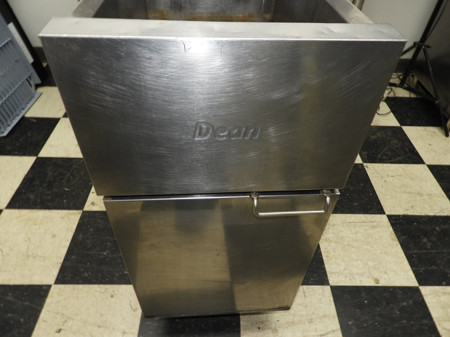 Used Dean SR142G Natural Gas Super Runner Floor Fryer 35-43lb