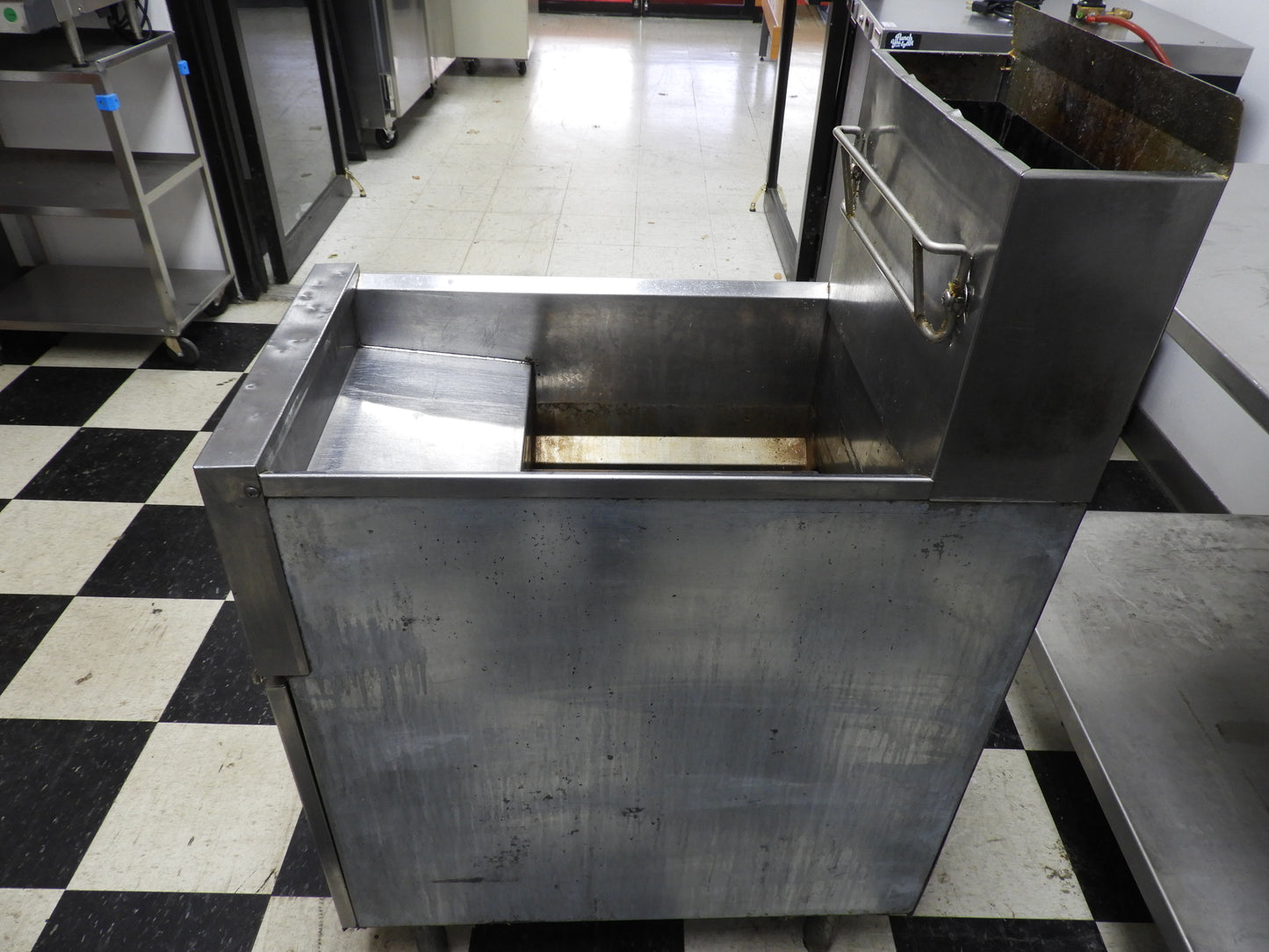 Used Dean SR142G Natural Gas Super Runner Floor Fryer 35-43lb