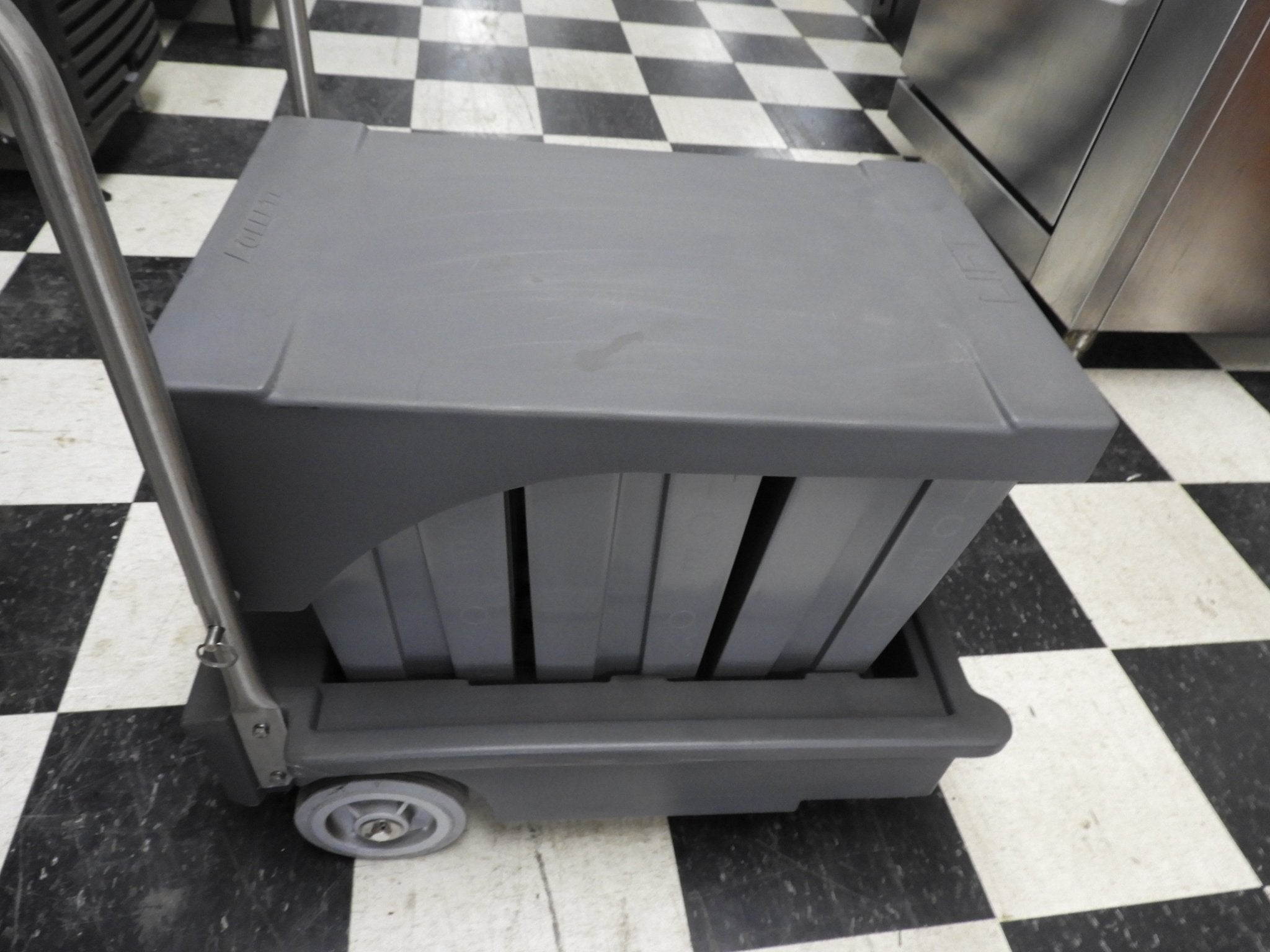 New Follett 00112771 Mobile 75lb Ice Caddy - Plastic, Gray - Falcon Restaurant Supply - 6