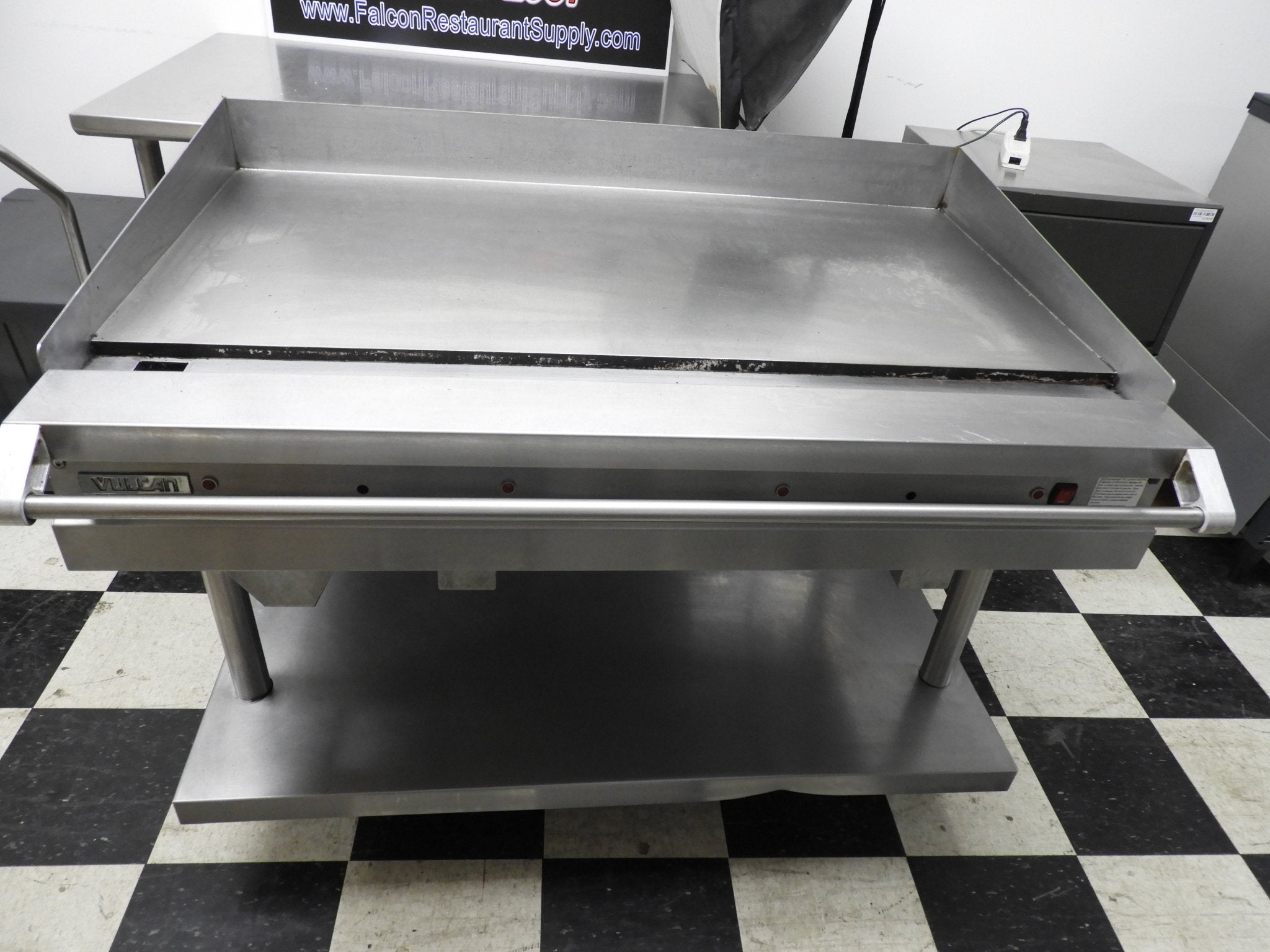 Used Vulcan 48RRG Heavy Duty Natural Gas Flat Top Griddle 3/4 Plate - Falcon Restaurant Supply - 1