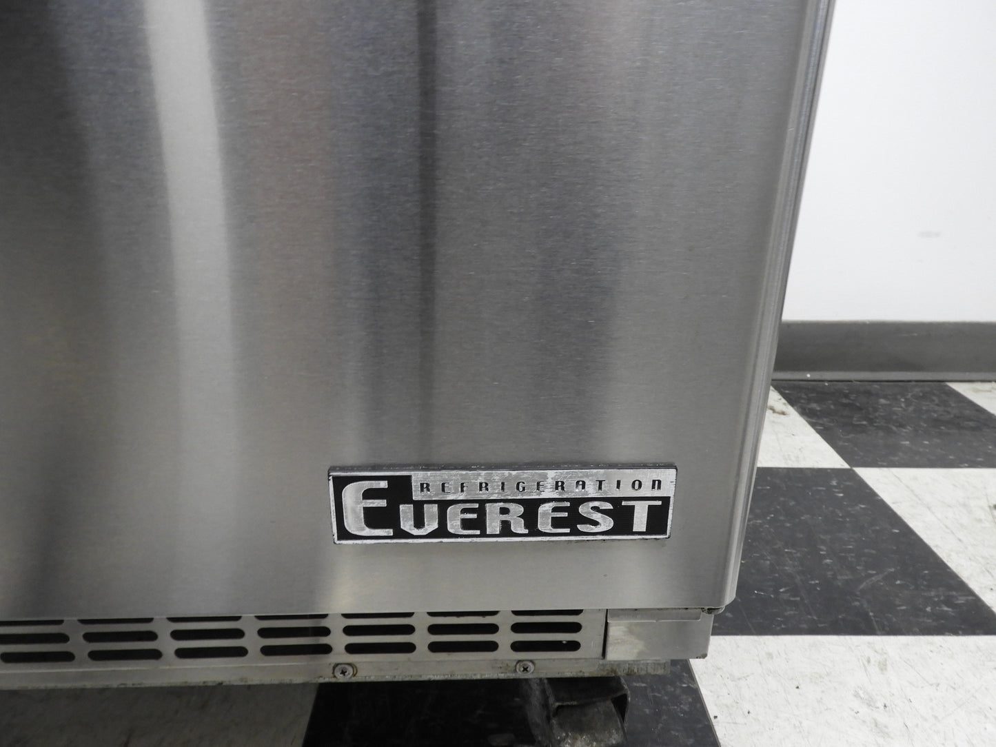 Used Everest ETBF1 27-3/4″ One Section Back Mount Under Counter Freezer