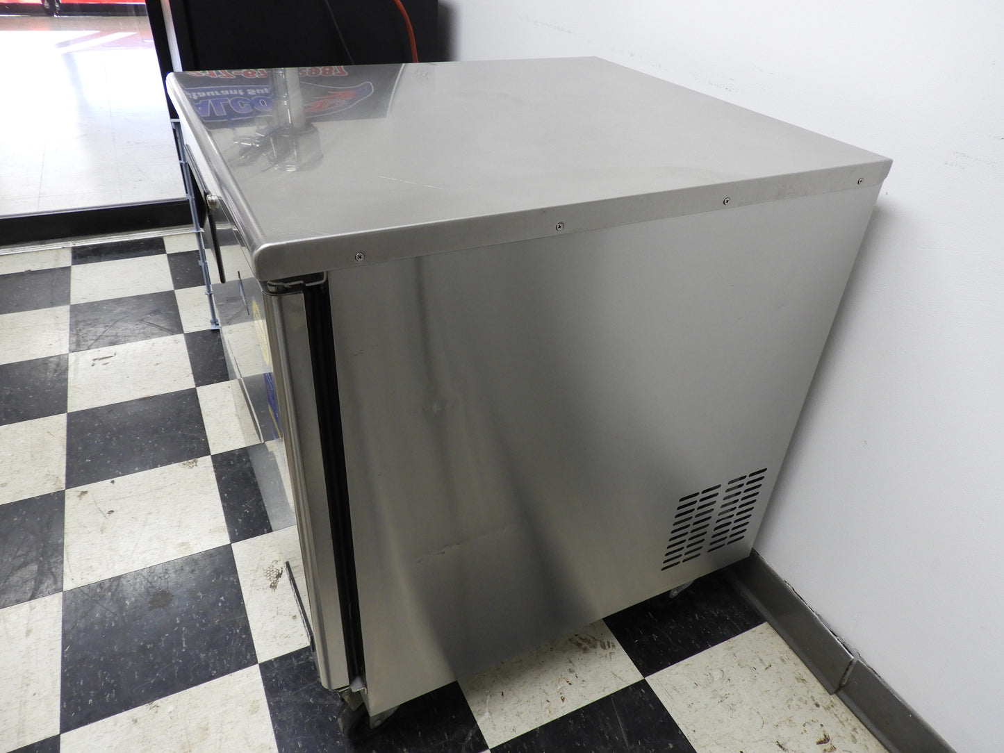 Used Everest ETBF1 27-3/4″ One Section Back Mount Under Counter Freezer