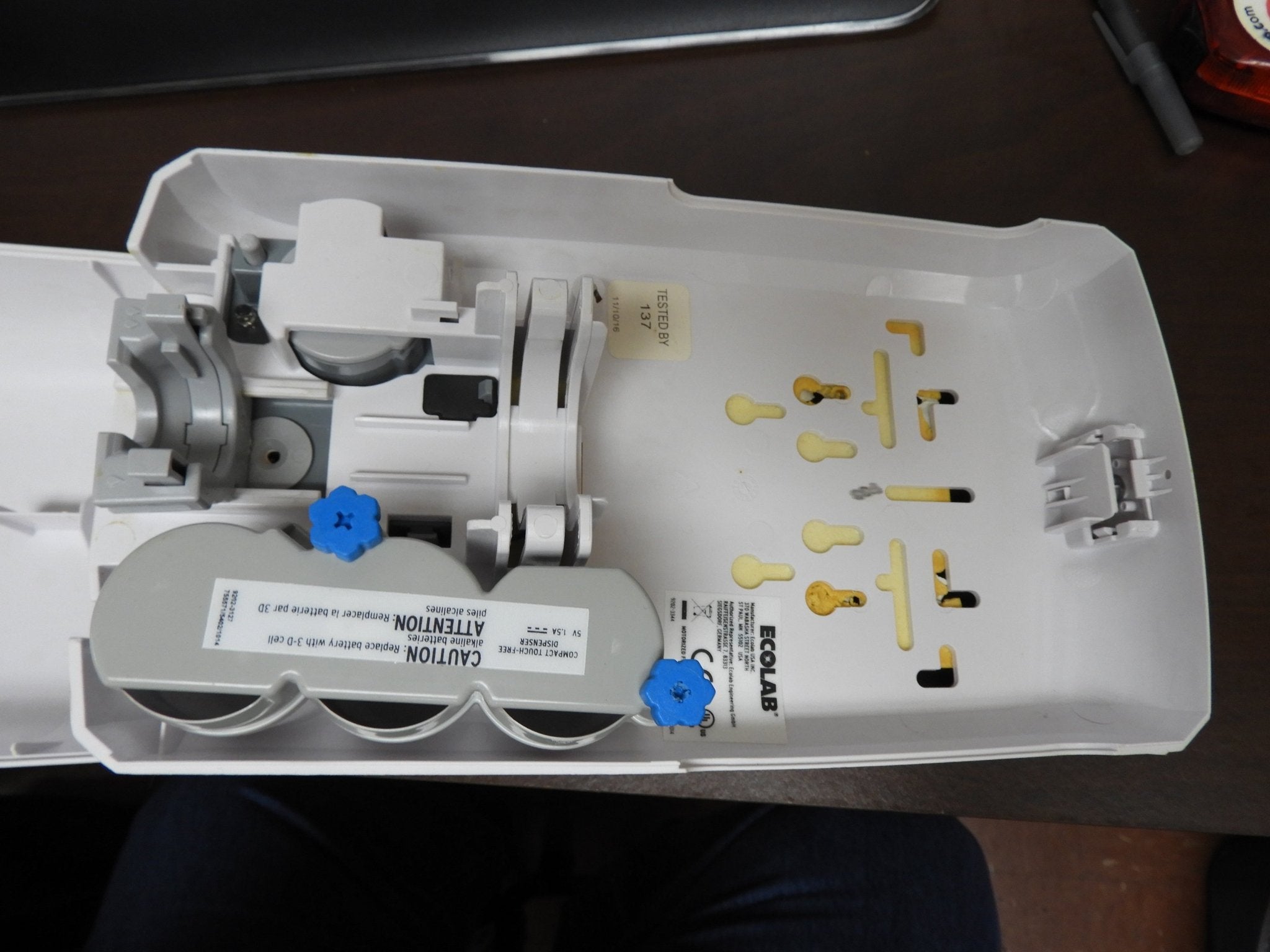 Used Ecolab 9202 - 1192 Nexa™ Classic Hand Soap Dispenser - Falcon Restaurant Supply - 5