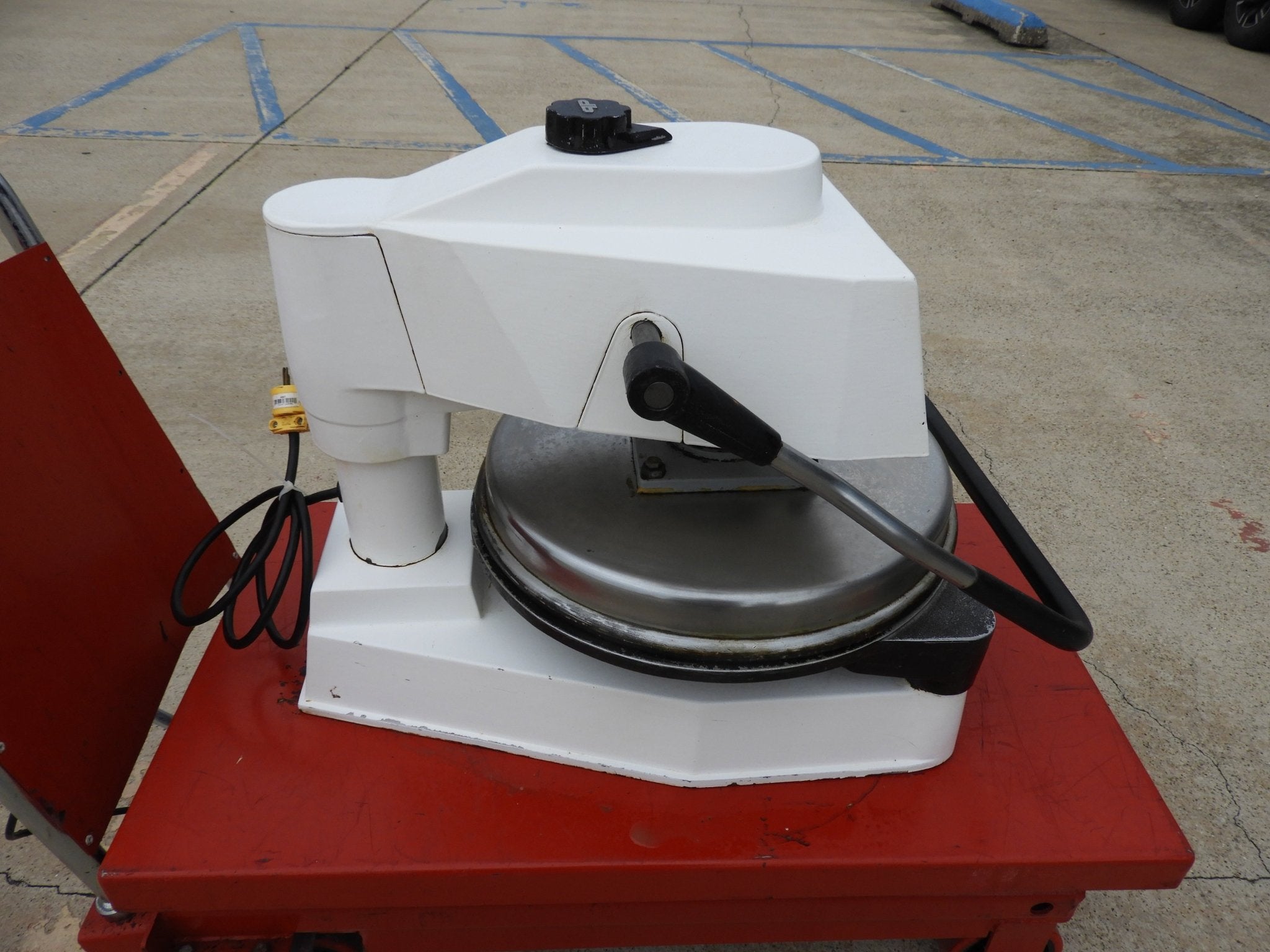 Used Proluxe Endurance DP1100 18" Manual Heavy - Duty Pizza Dough Press - Falcon Restaurant Supply - 3