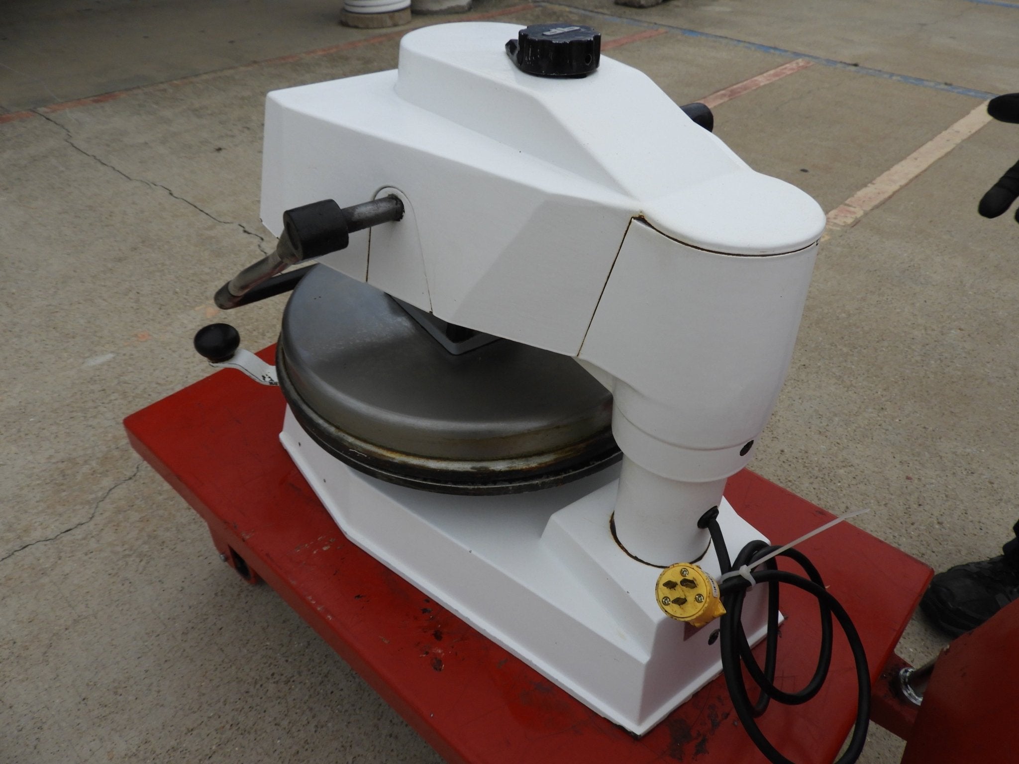 Used Proluxe Endurance DP1100 18" Manual Heavy - Duty Pizza Dough Press - Falcon Restaurant Supply - 7