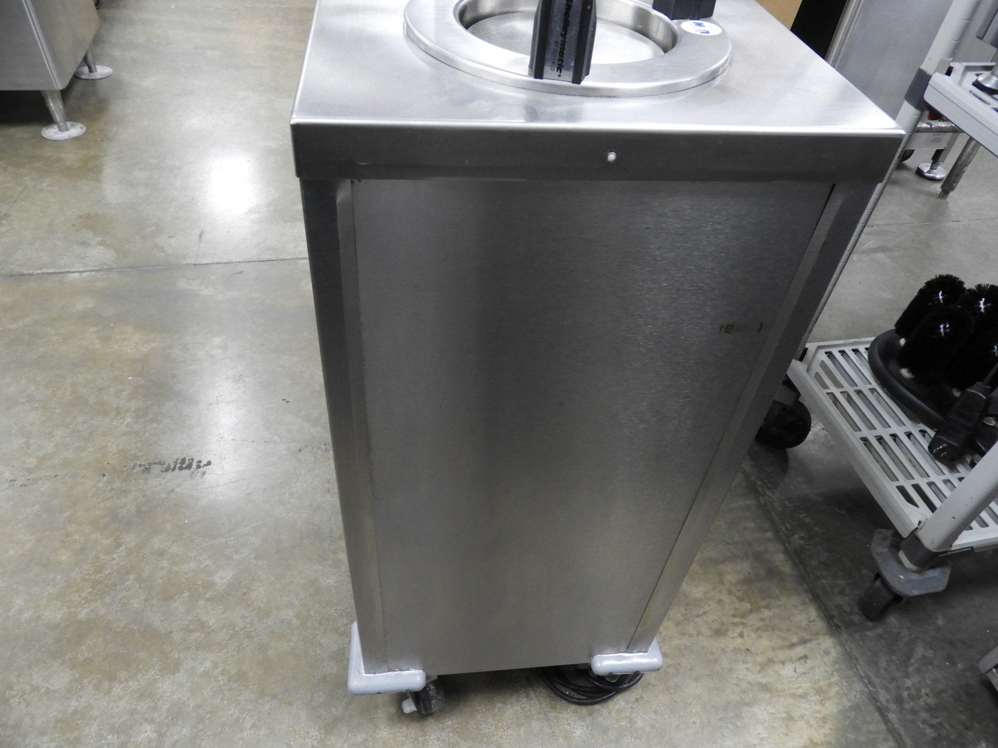 Used Delfield CAB2 - 650ET Even Temp Mobile Enclosed Two Stack Heated 144 Dish Dispenser - Falcon Restaurant Supply - 6