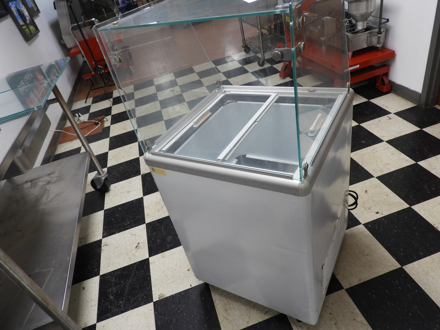 Excellence EDC-4HC 25" Straight Glass Ice Cream Dipping Cabinet