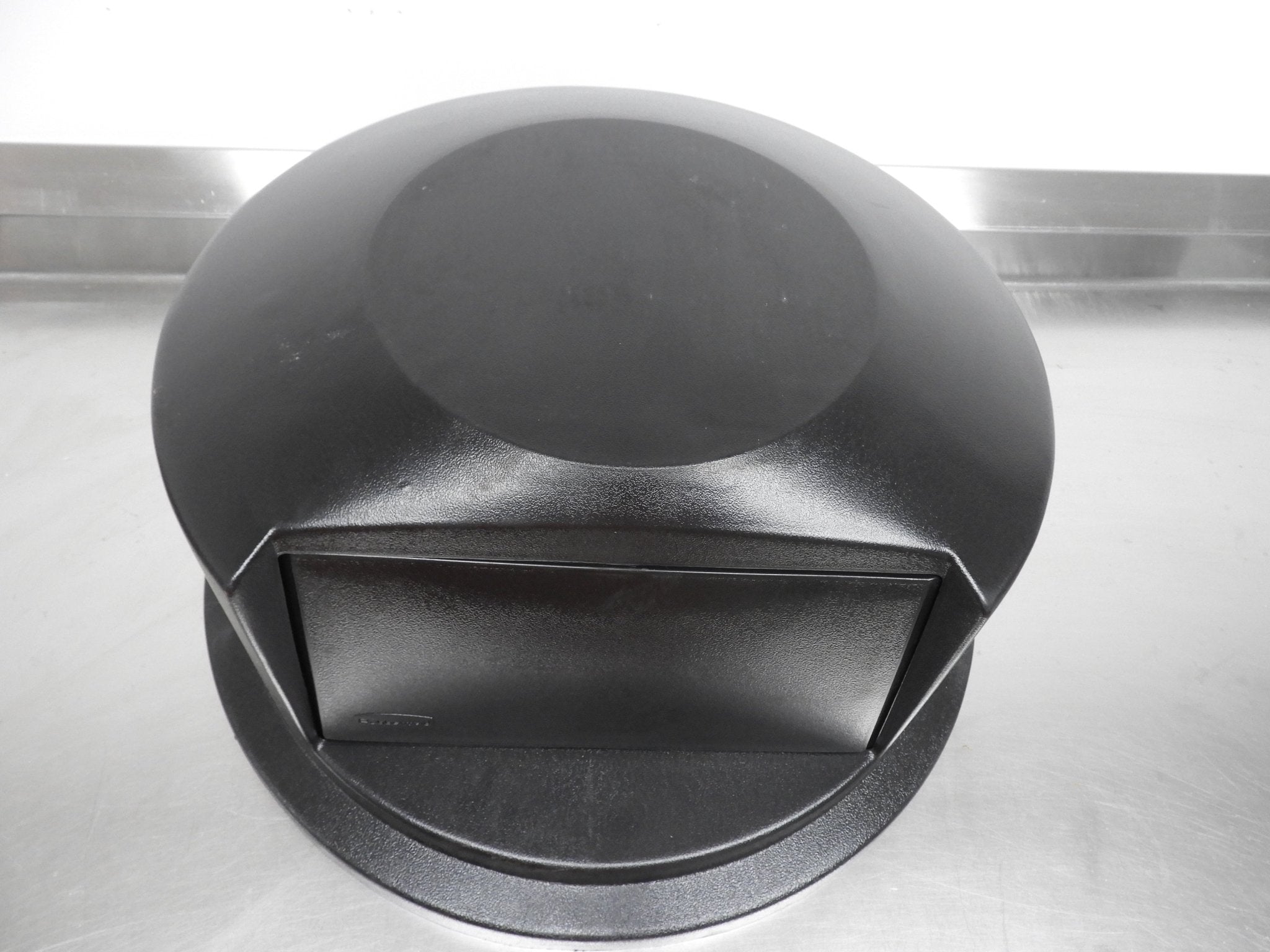 New 2647 - 88 BRUTE Commercial Dome Top Lid for 2643 Waste Trash Can Containers - Falcon Restaurant Supply - 3