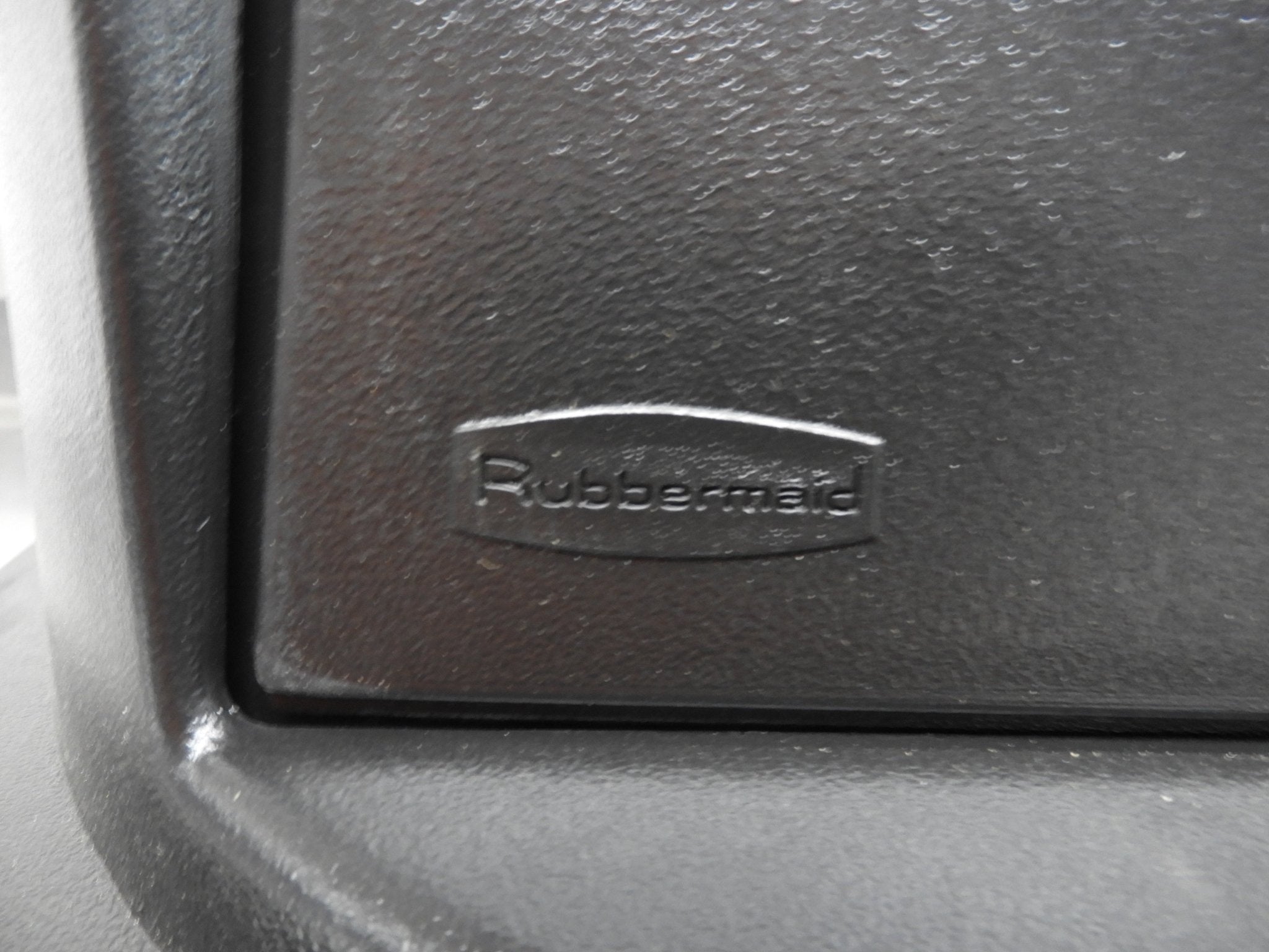 New 2647 - 88 BRUTE Commercial Dome Top Lid for 2643 Waste Trash Can Containers - Falcon Restaurant Supply - 4