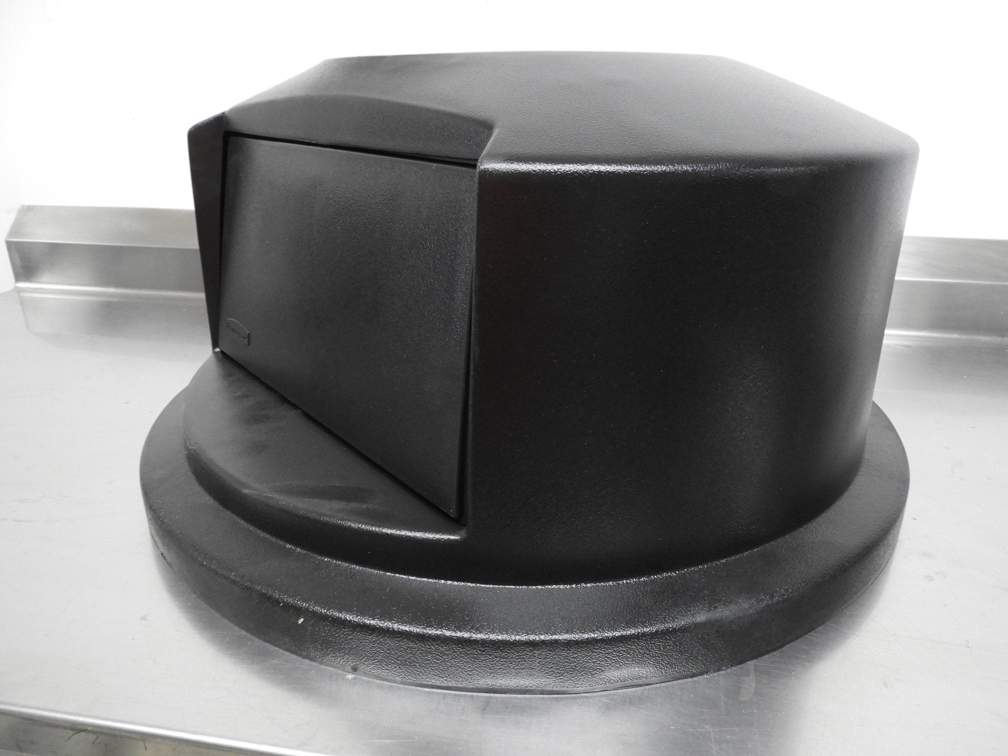 New 2647 - 88 BRUTE Commercial Dome Top Lid for 2643 Waste Trash Can Containers - Falcon Restaurant Supply - 8