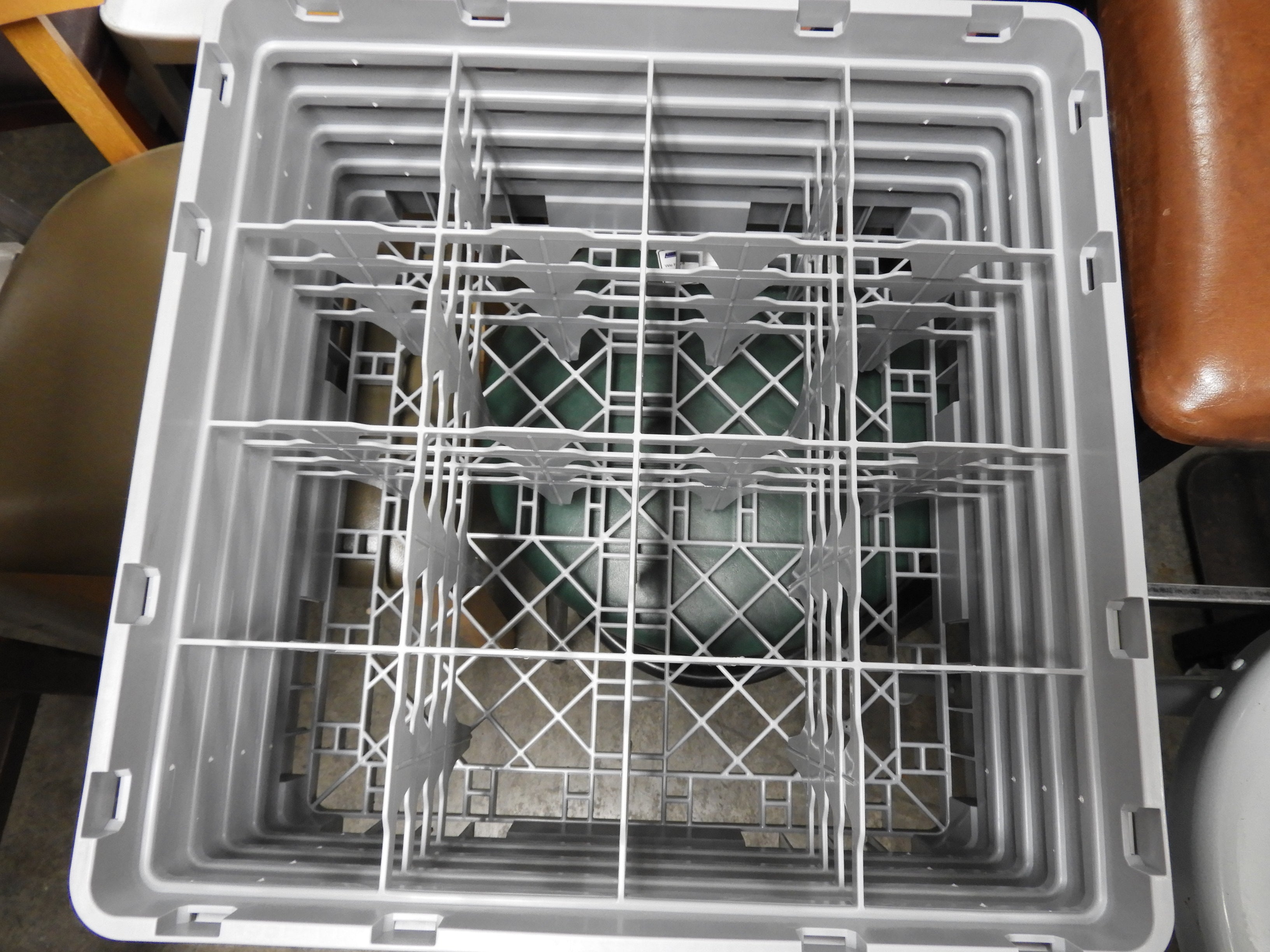 New Cambro 16S800151 Camrack Soft Gray 16 Compartment Glass Washing Rack