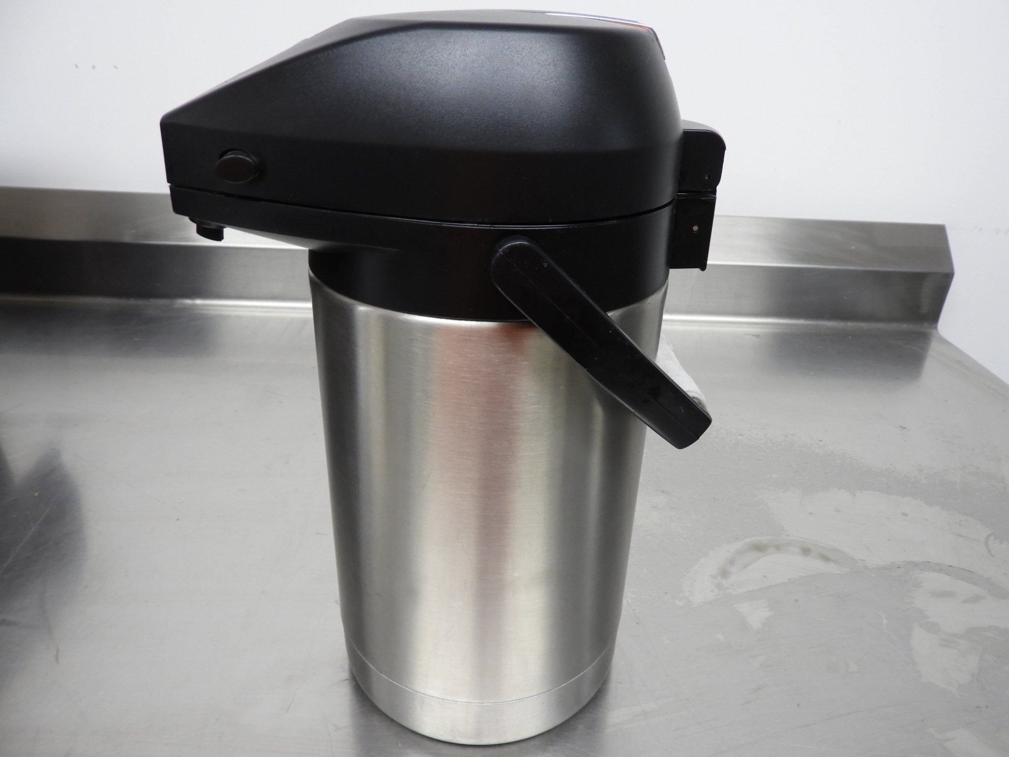 Used Bunn 2.5 Liter Stainless Steel Lined Lever Action Coffee Airpot 32125.0000