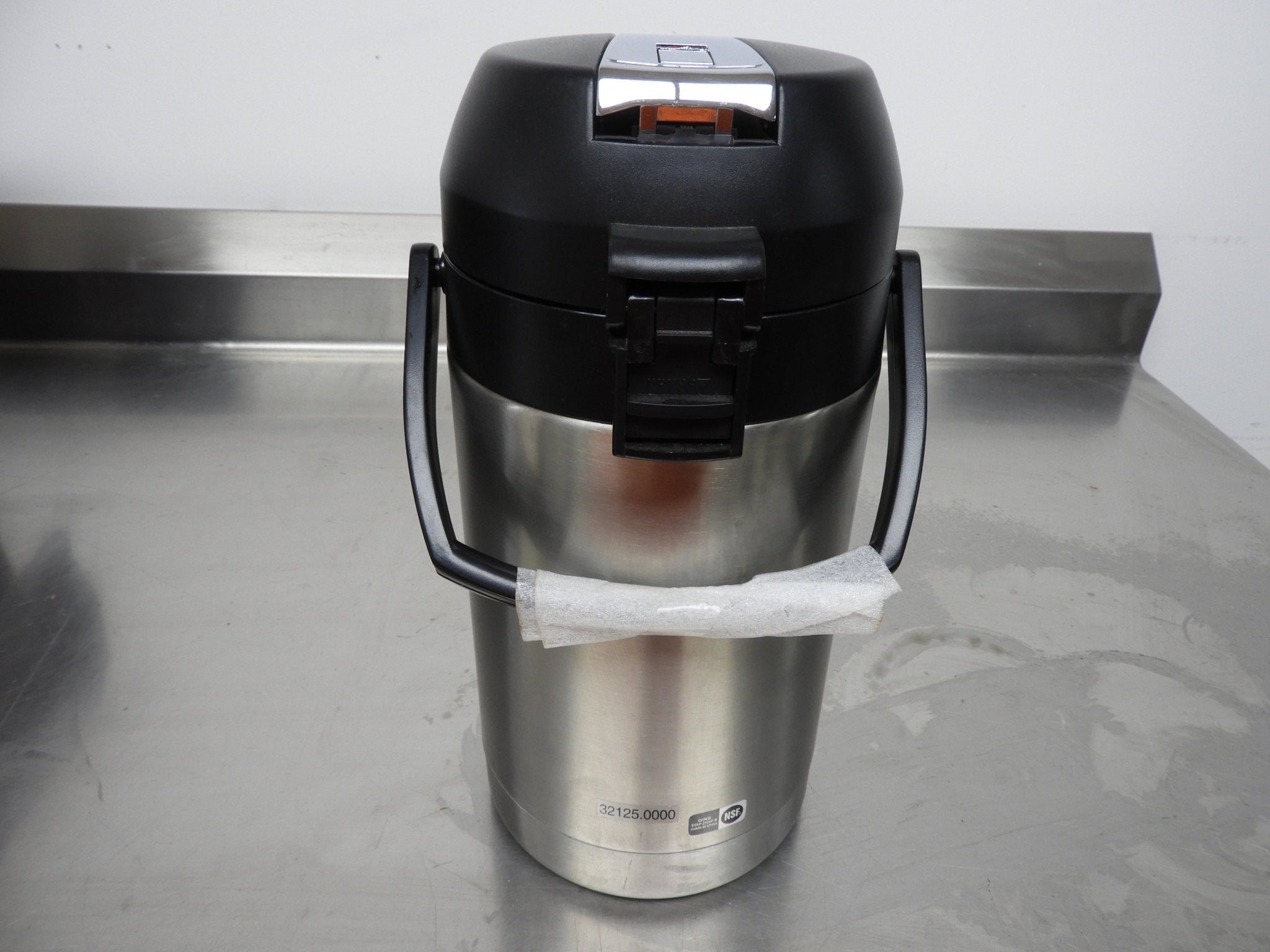 Used Bunn 2.5 Liter Stainless Steel Lined Lever Action Coffee Airpot 32125.0000