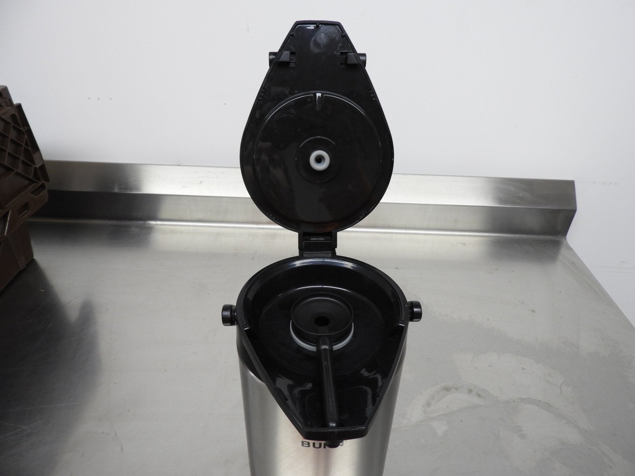Used Bunn 2.5 Liter Stainless Steel Lined Lever Action Coffee Airpot 32125.0000