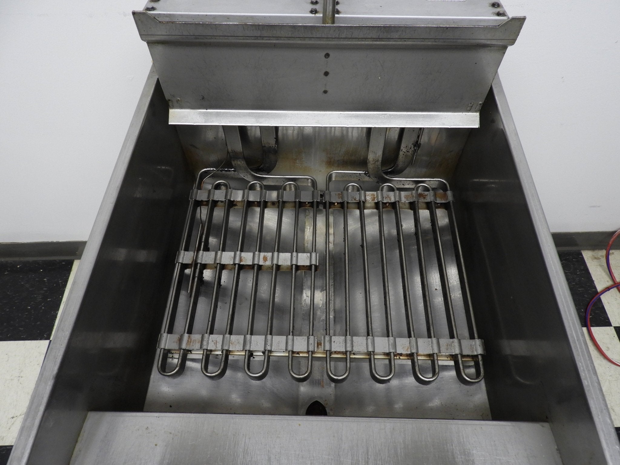 Used Hobart HF85C Commercial Full Pot Deep fryer with Auto Lift 220 volt 3 phase - Falcon Restaurant Supply - 5