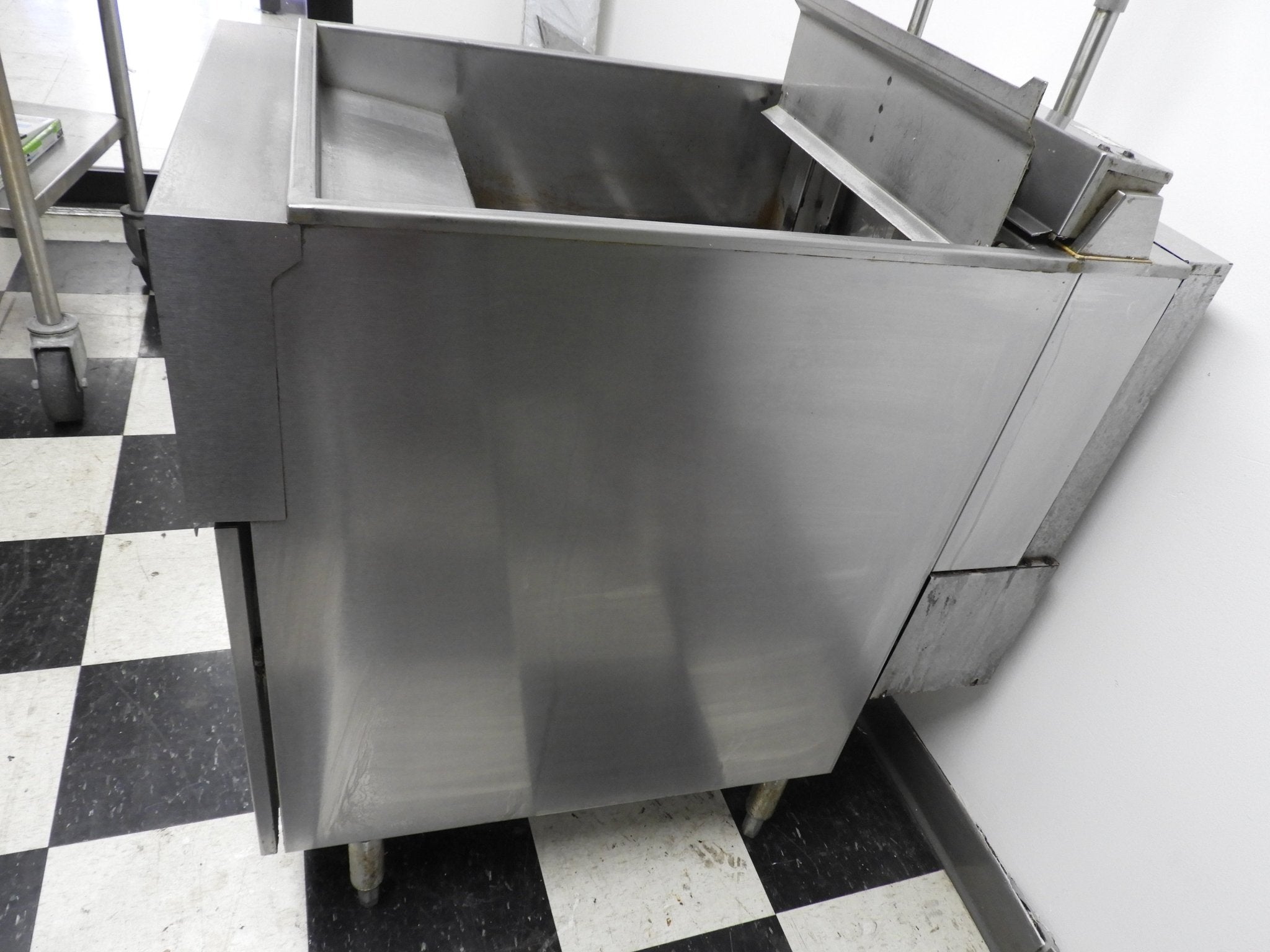 Used Hobart HF85C Commercial Full Pot Deep fryer with Auto Lift 220 volt 3 phase - Falcon Restaurant Supply - 6
