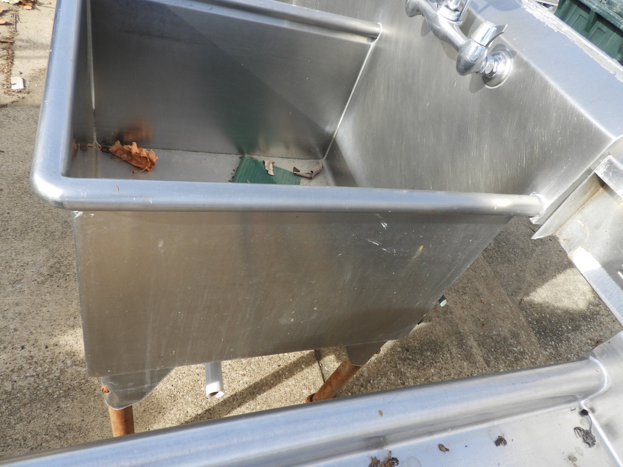 Used 2 Bay Stainless Steel Commercial Sink with Twist Drains - SS23 - Falcon Restaurant Supply - 7