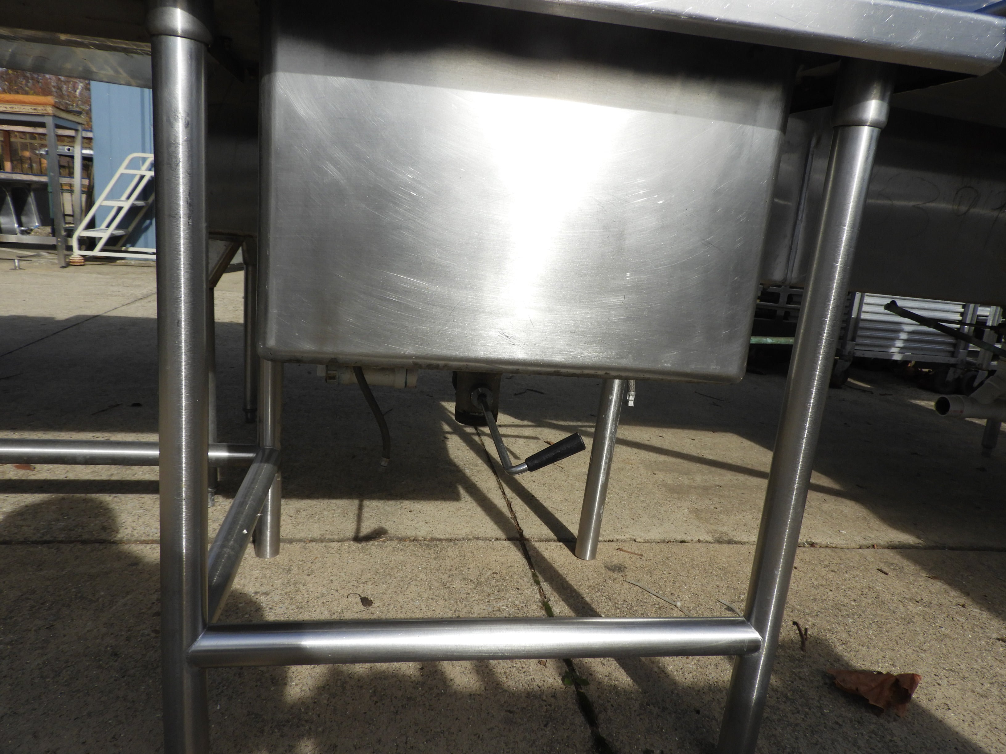 Used Single Compartment Stainless Steel Commercial Sink with Twist Drain - SS21