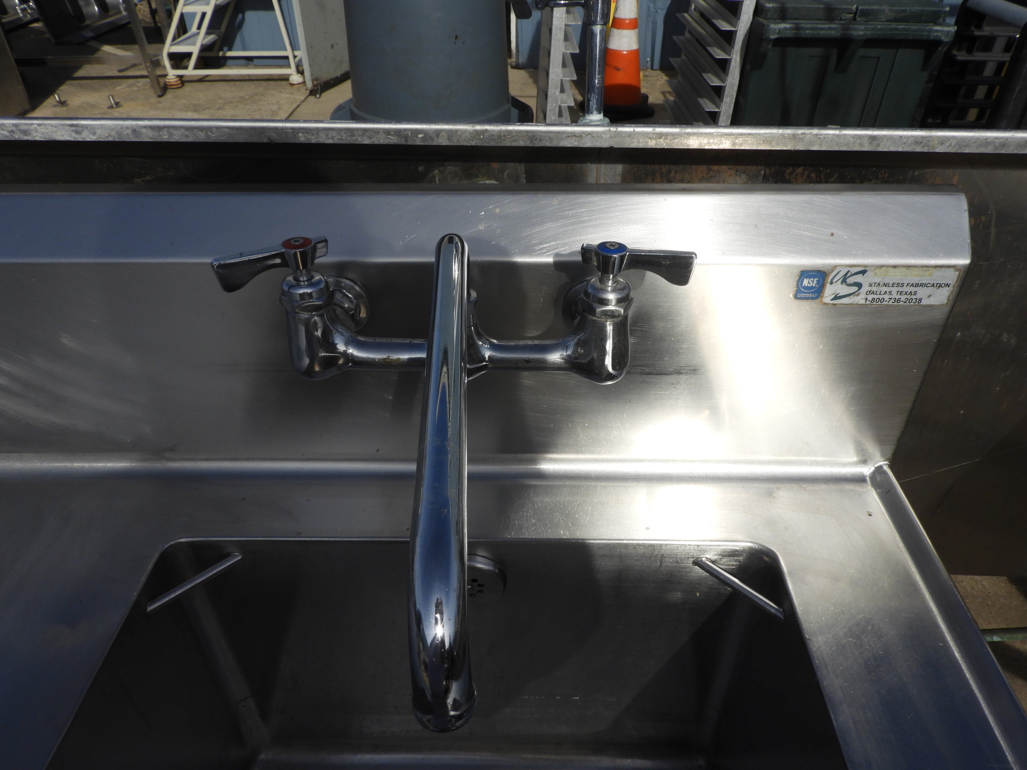 Used Single Compartment Stainless Steel Commercial Sink with Twist Drain - SS21