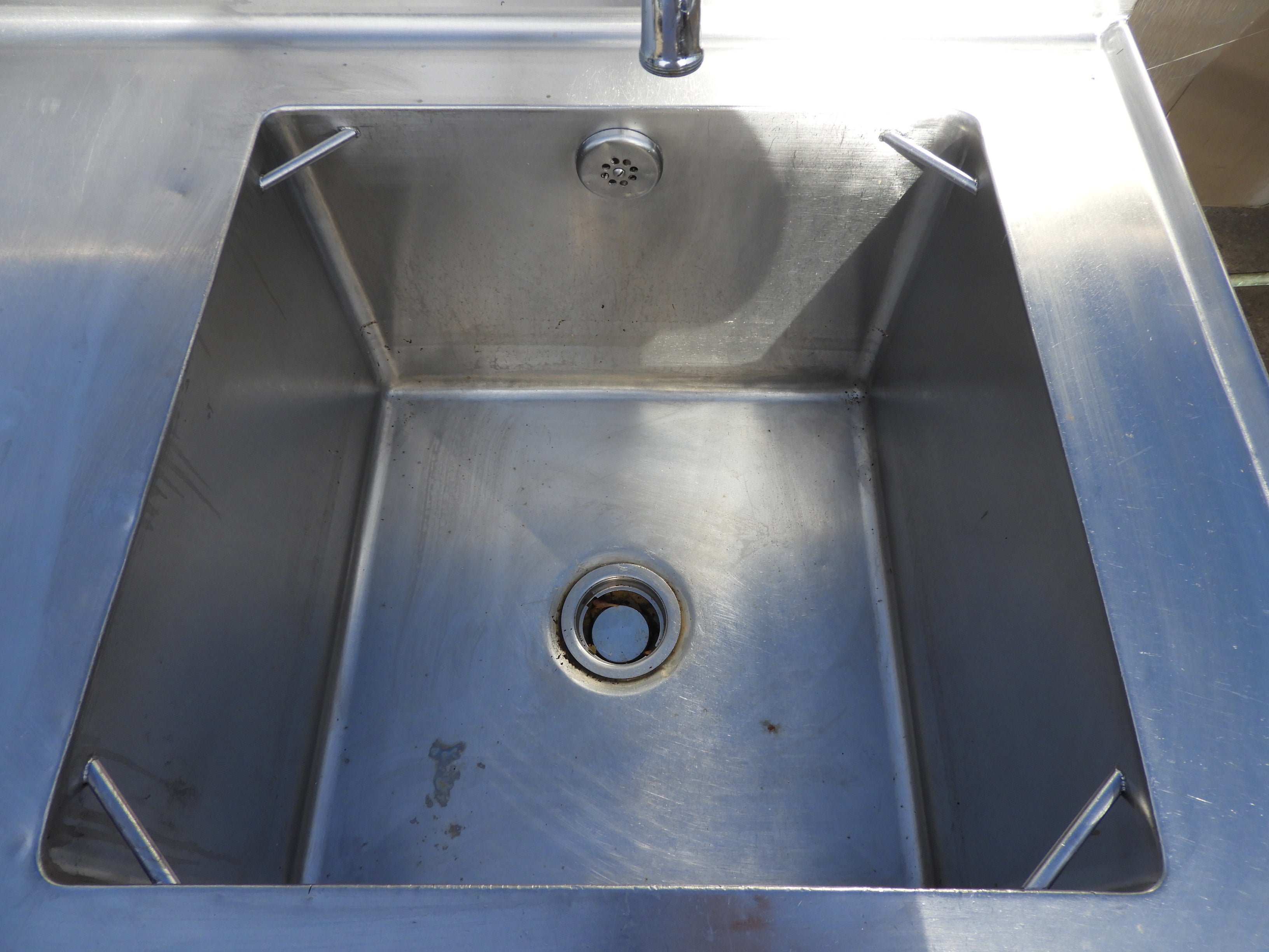 Used Single Compartment Stainless Steel Commercial Sink with Twist Drain - SS21