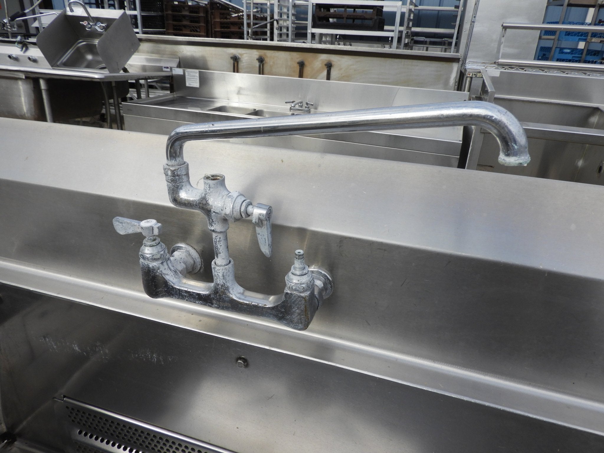 Used 3 Compartment Stainless Steel Commercial Sink with Twist Drains and X - Stream Wash - SS18 - Falcon Restaurant Supply - 8