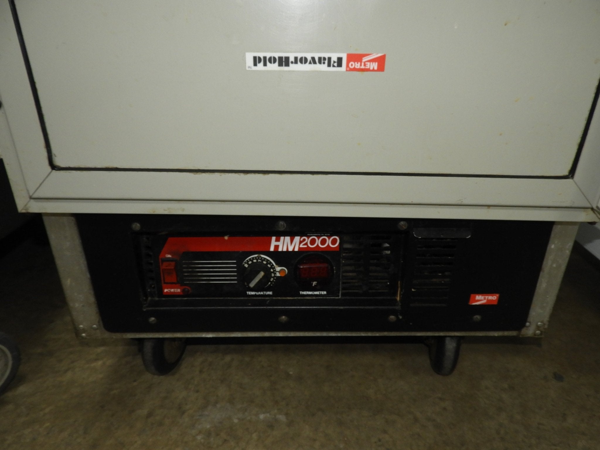 Used Metro C199 - HM2000 Heated Humidified 18 Pan Holding Cabinet Food Warmer 120V - Falcon Restaurant Supply - 3