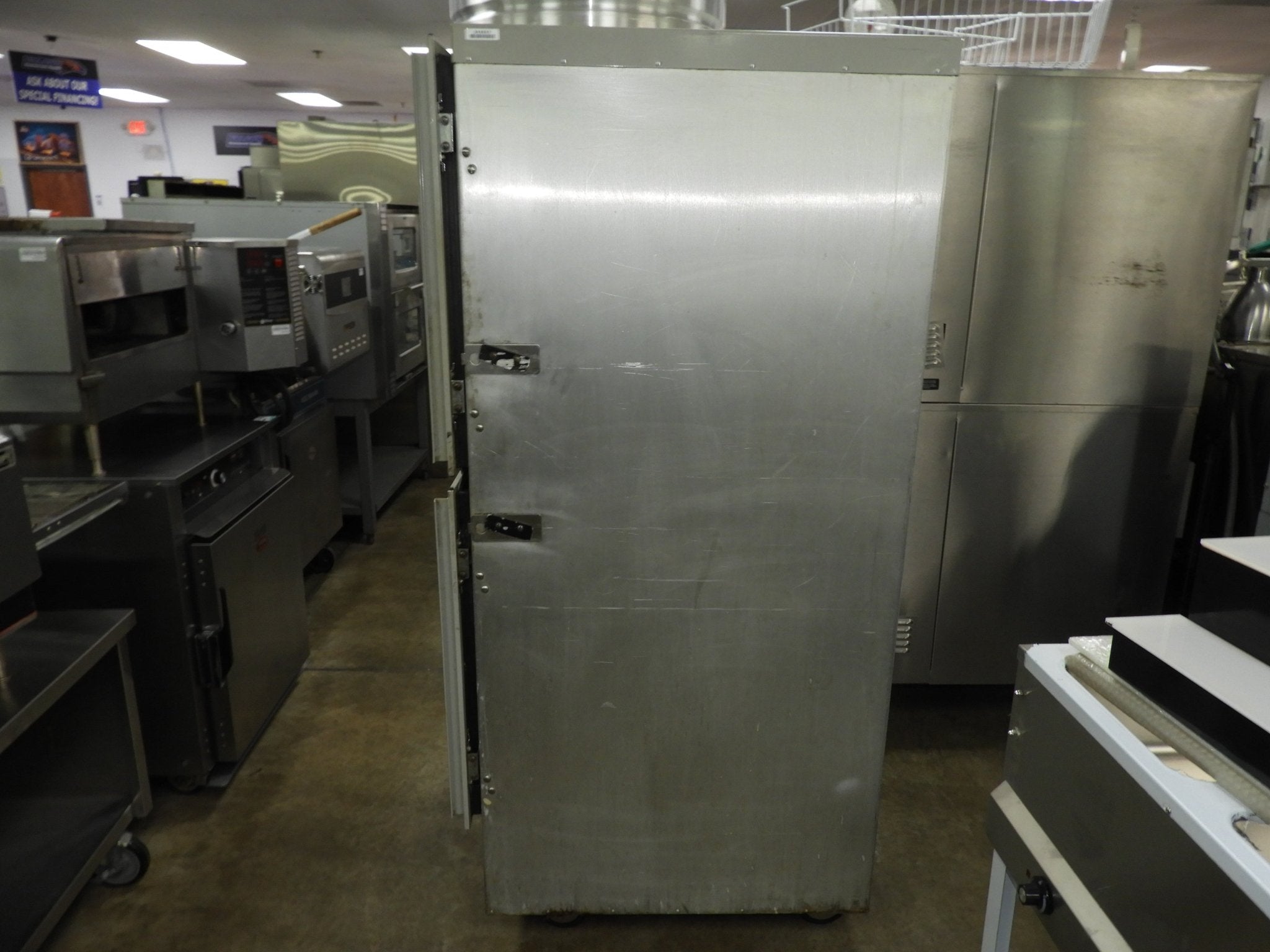 Used Metro C199 - HM2000 Heated Humidified 18 Pan Holding Cabinet Food Warmer 120V - Falcon Restaurant Supply - 9