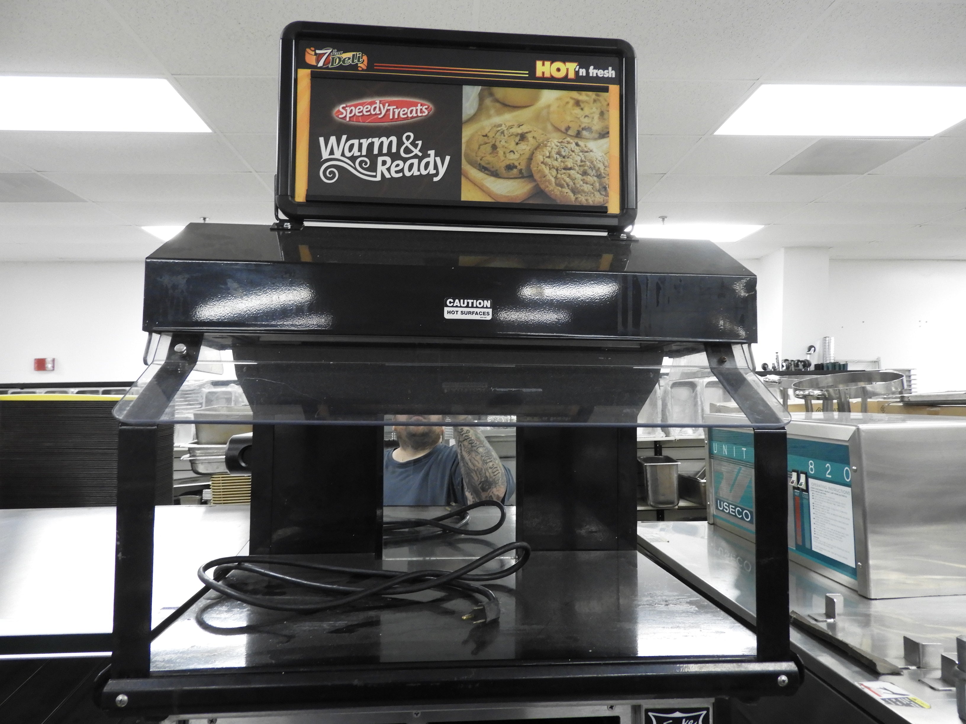 Used Merco MM-24 Commercial Counter Top Mini-Merchandiser Warmer Display 120V
