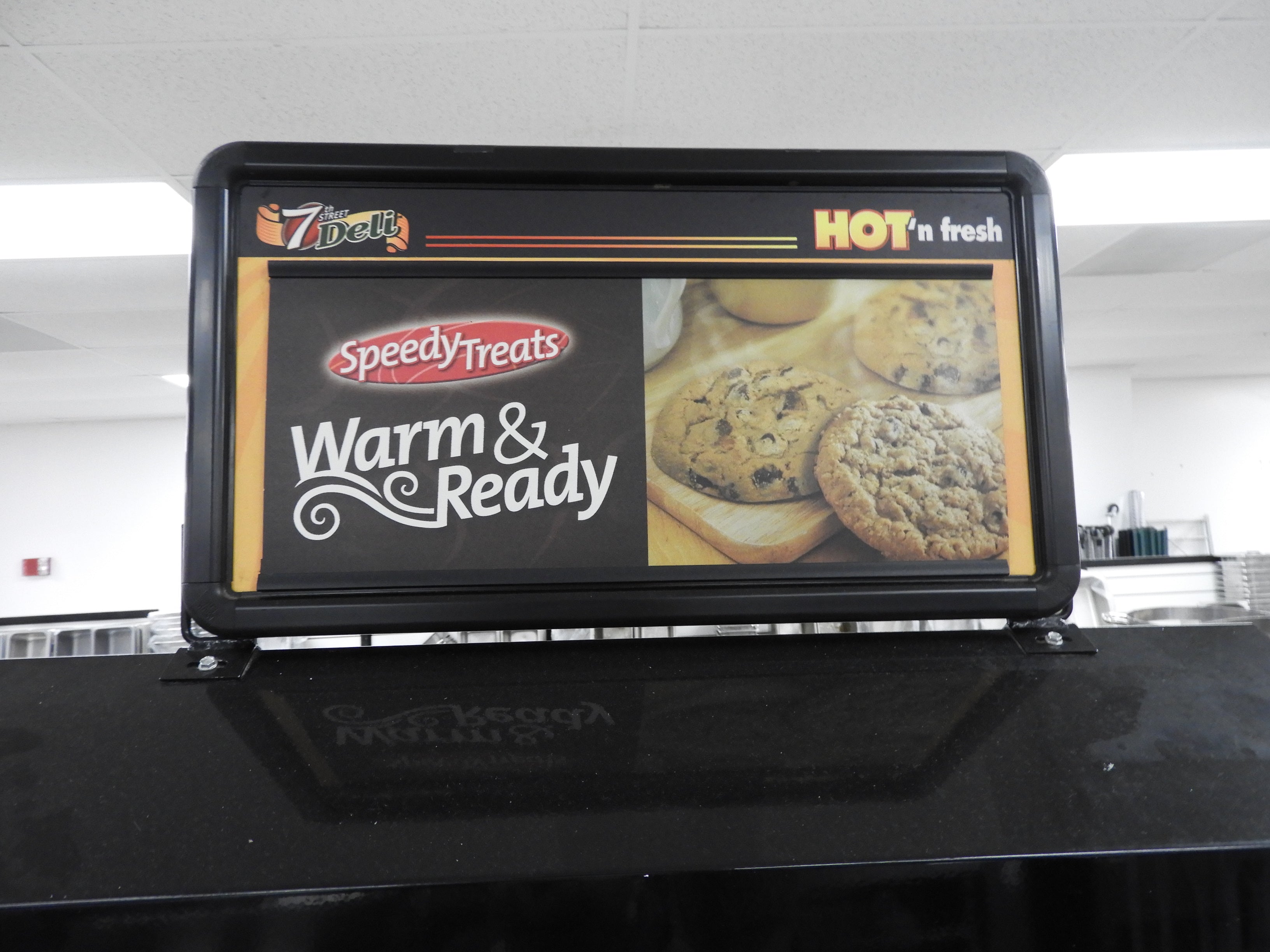 Used Merco MM-24 Commercial Counter Top Mini-Merchandiser Warmer Display 120V