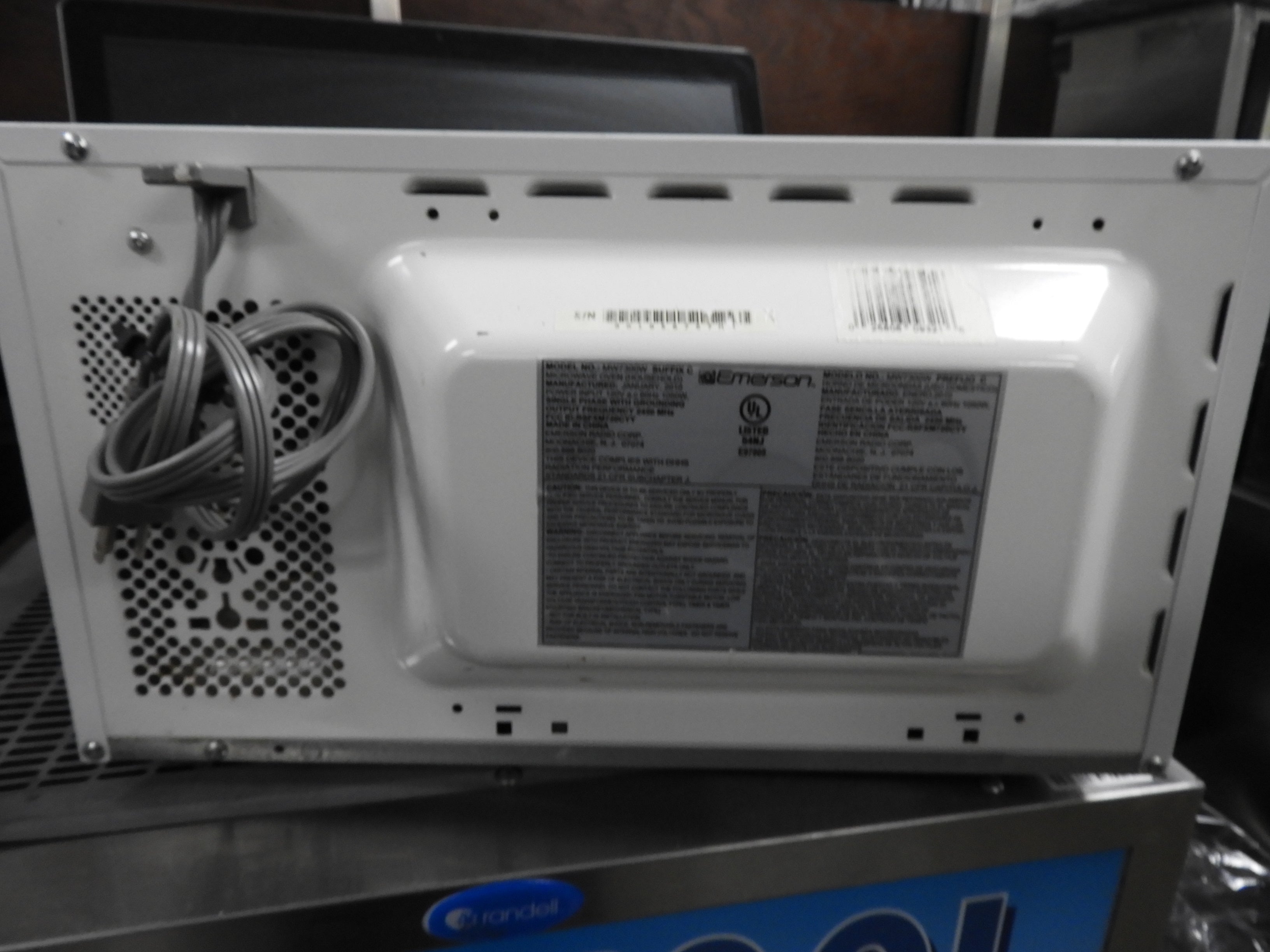 Used Emerson 700 Watt 0.7 Cubic Feet Microwave Oven MW7300W 120V - Falcon Restaurant Supply - 8