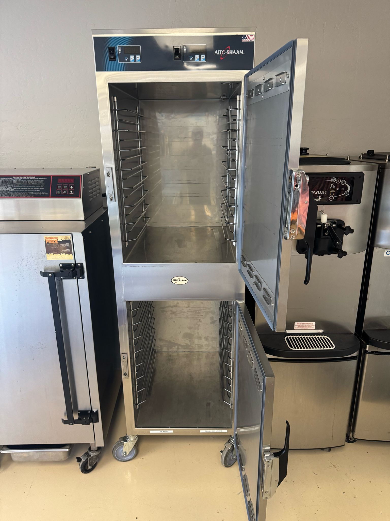 Used 2016 Alto-Shaam 1000-UP Mobile 16 Pan Dutch Door Heated Holding Cabinet - 120V