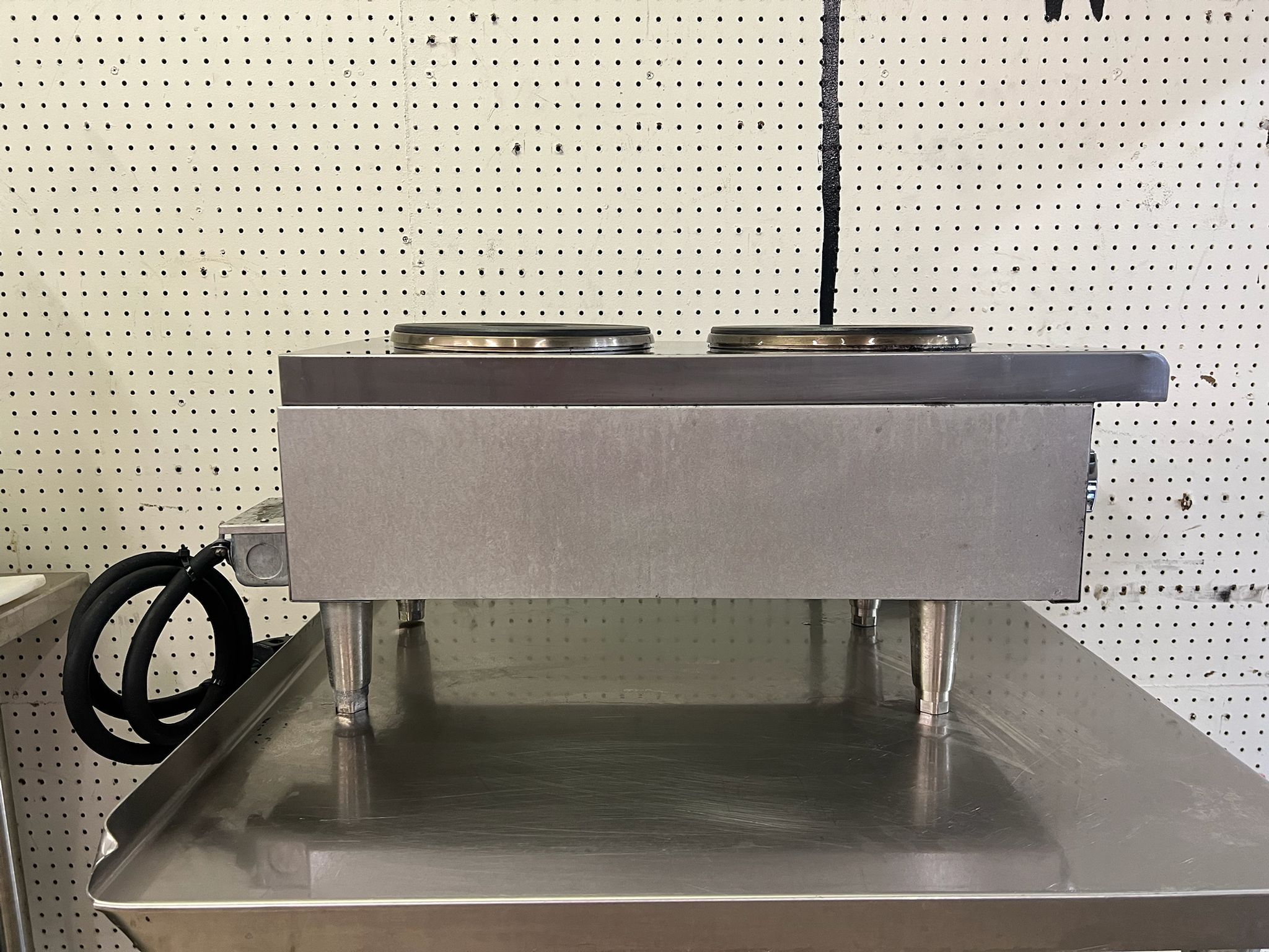 Used Star 502FF 2 Burner Countertop Range with Solid Burners - 208V 1Ph