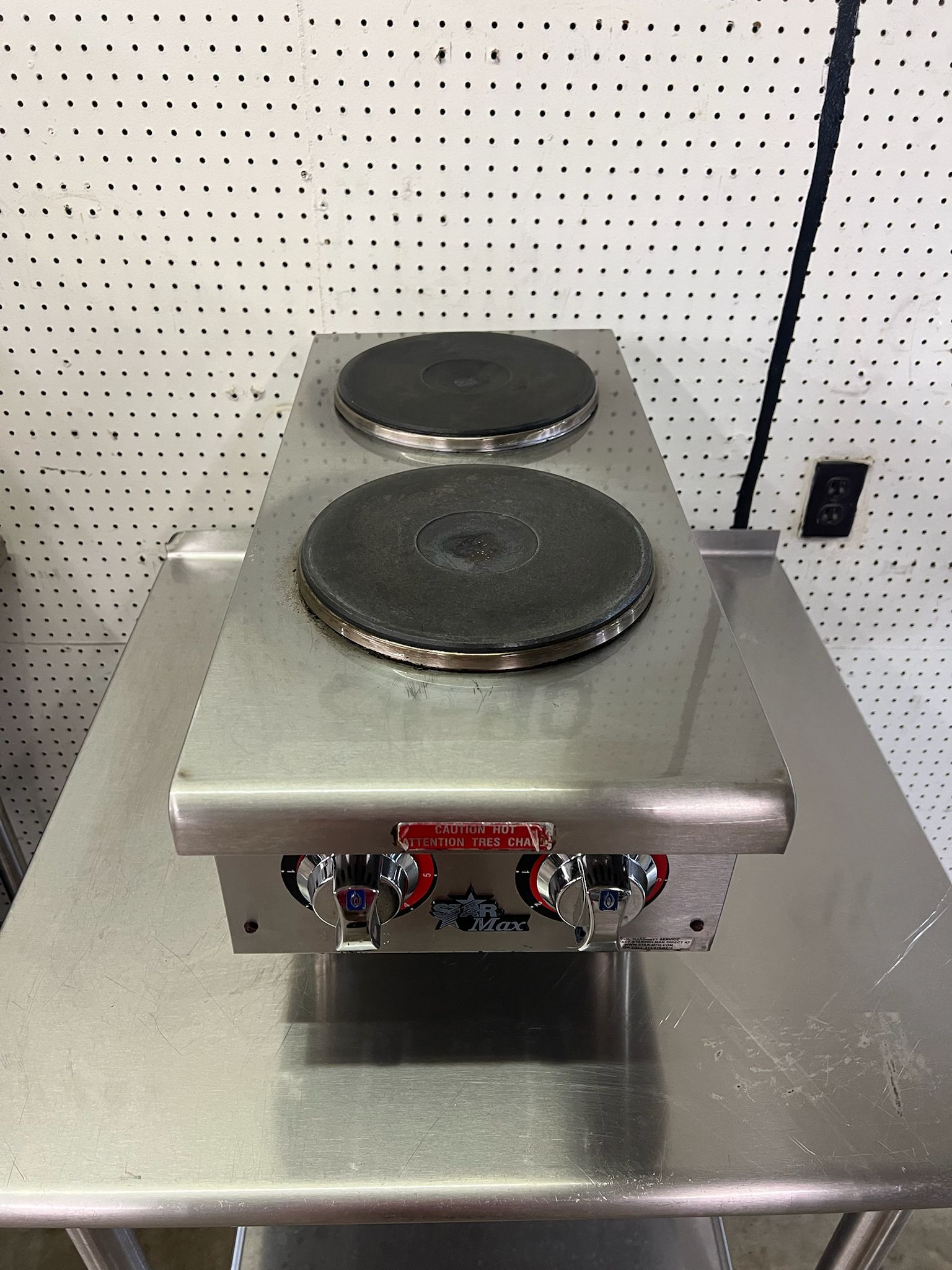 Used Star 502FF 2 Burner Countertop Range with Solid Burners - 208V 1Ph