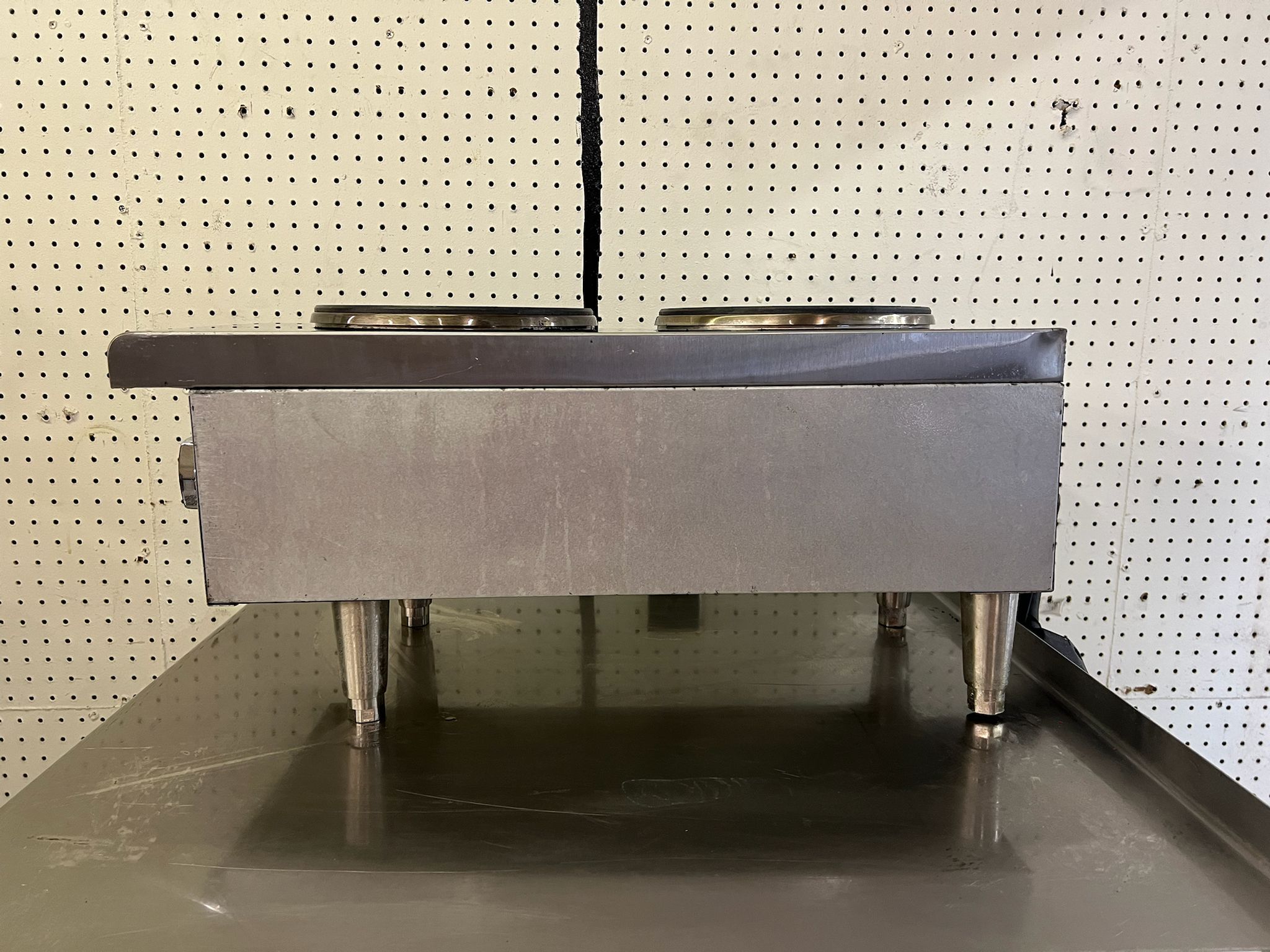 Used Star 502FF 2 Burner Countertop Range with Solid Burners - 208V 1Ph