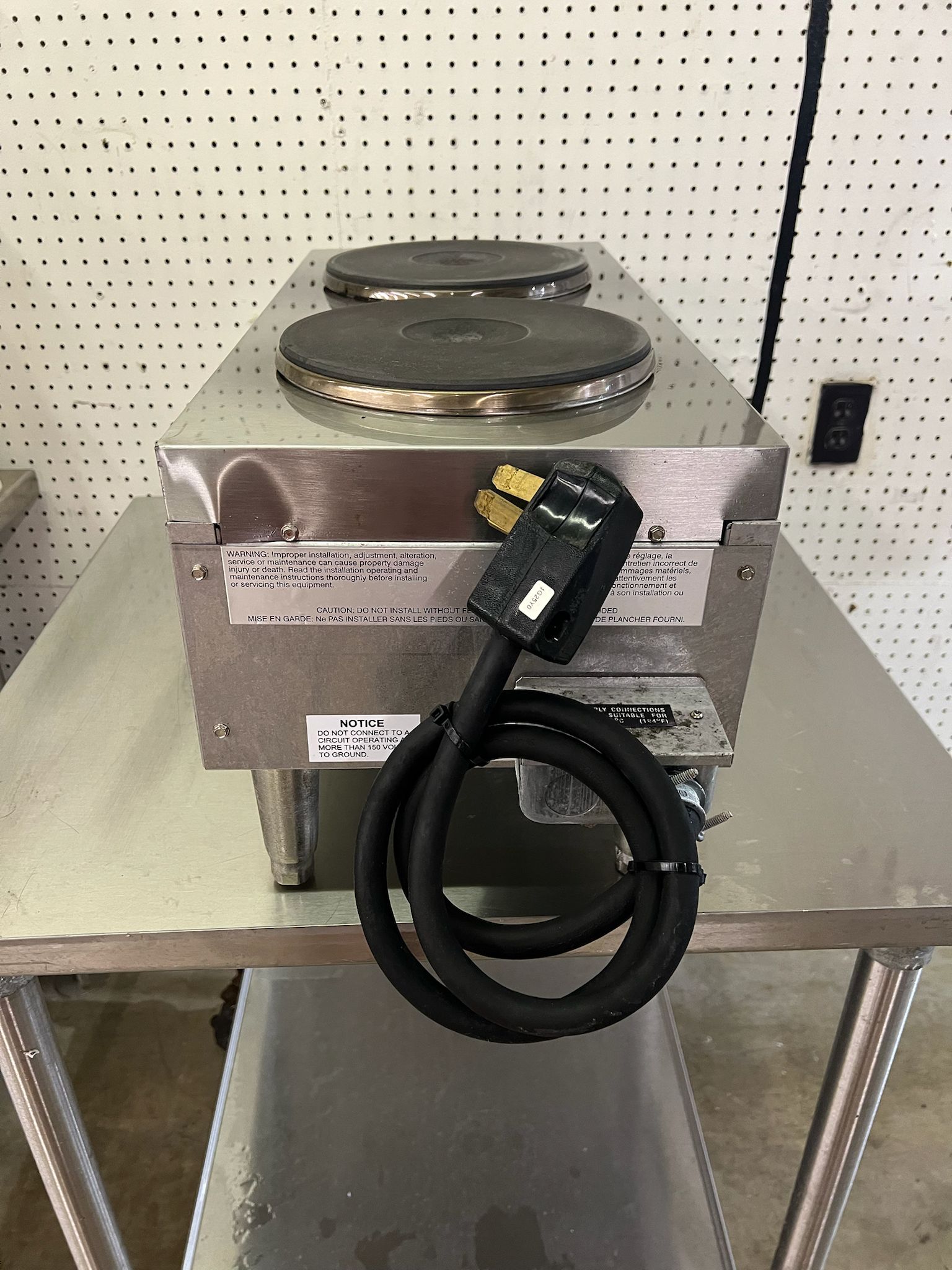 Used Star 502FF 2 Burner Countertop Range with Solid Burners - 208V 1Ph