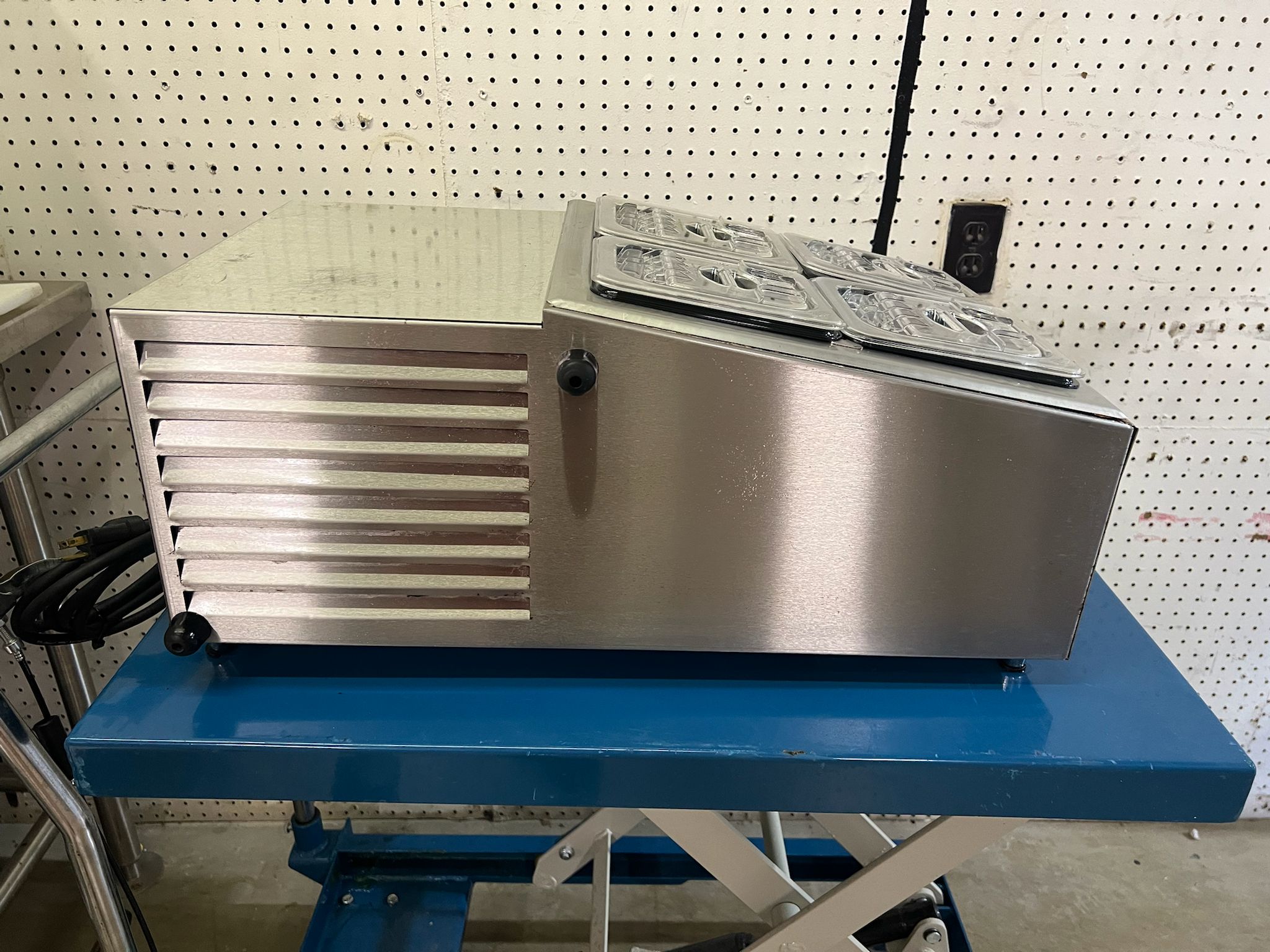 Used 17' APW Wyott RTR-4 Refrigerated Countertop Topping Rail 120 Volts