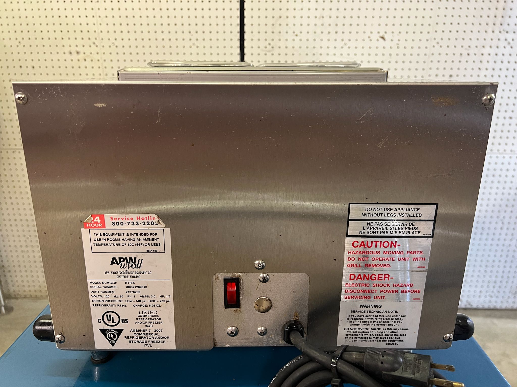 Used 17' APW Wyott RTR-4 Refrigerated Countertop Topping Rail 120 Volts